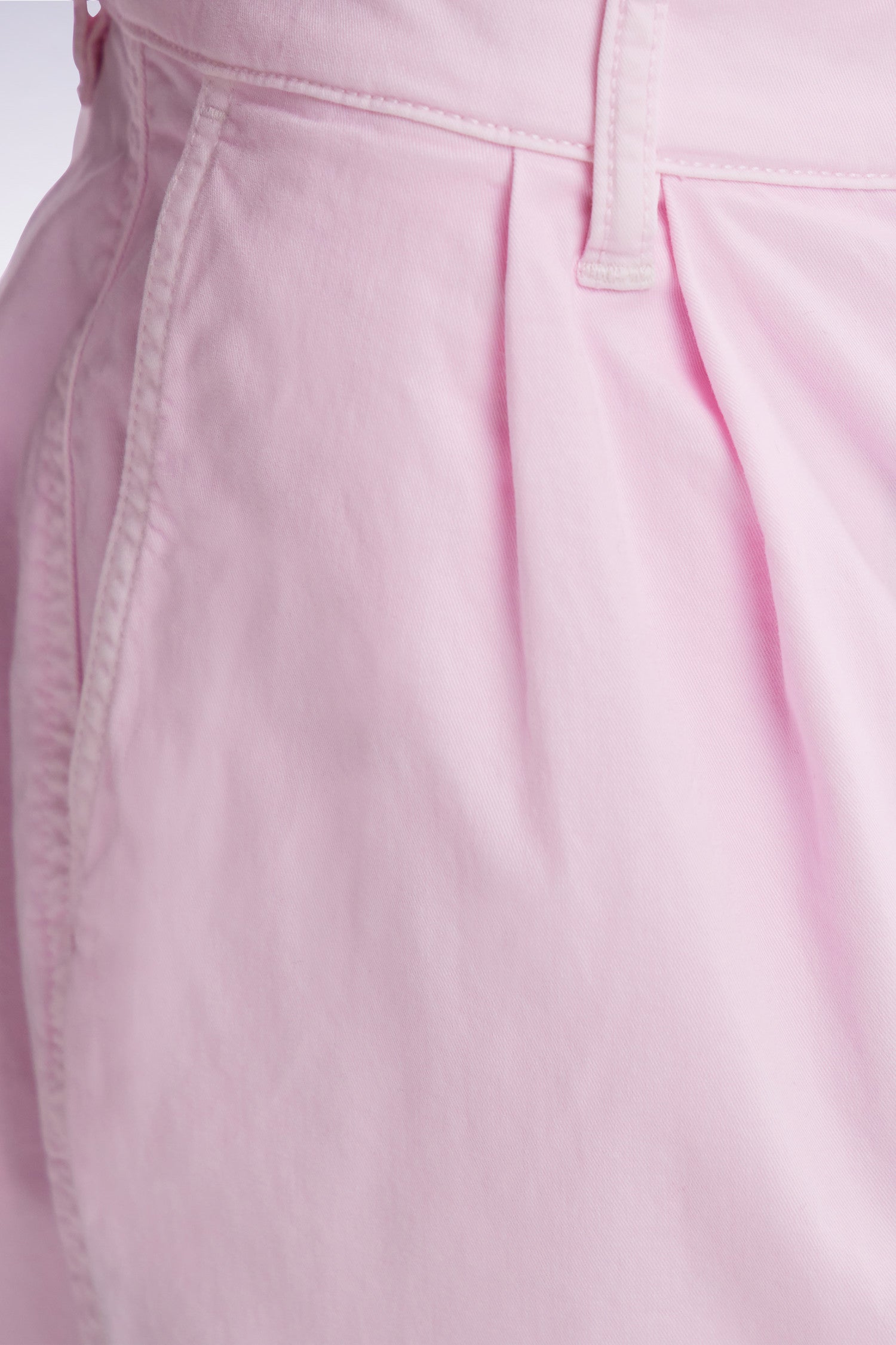 Pantalon chino à plis en coton stretch rose coupe droite