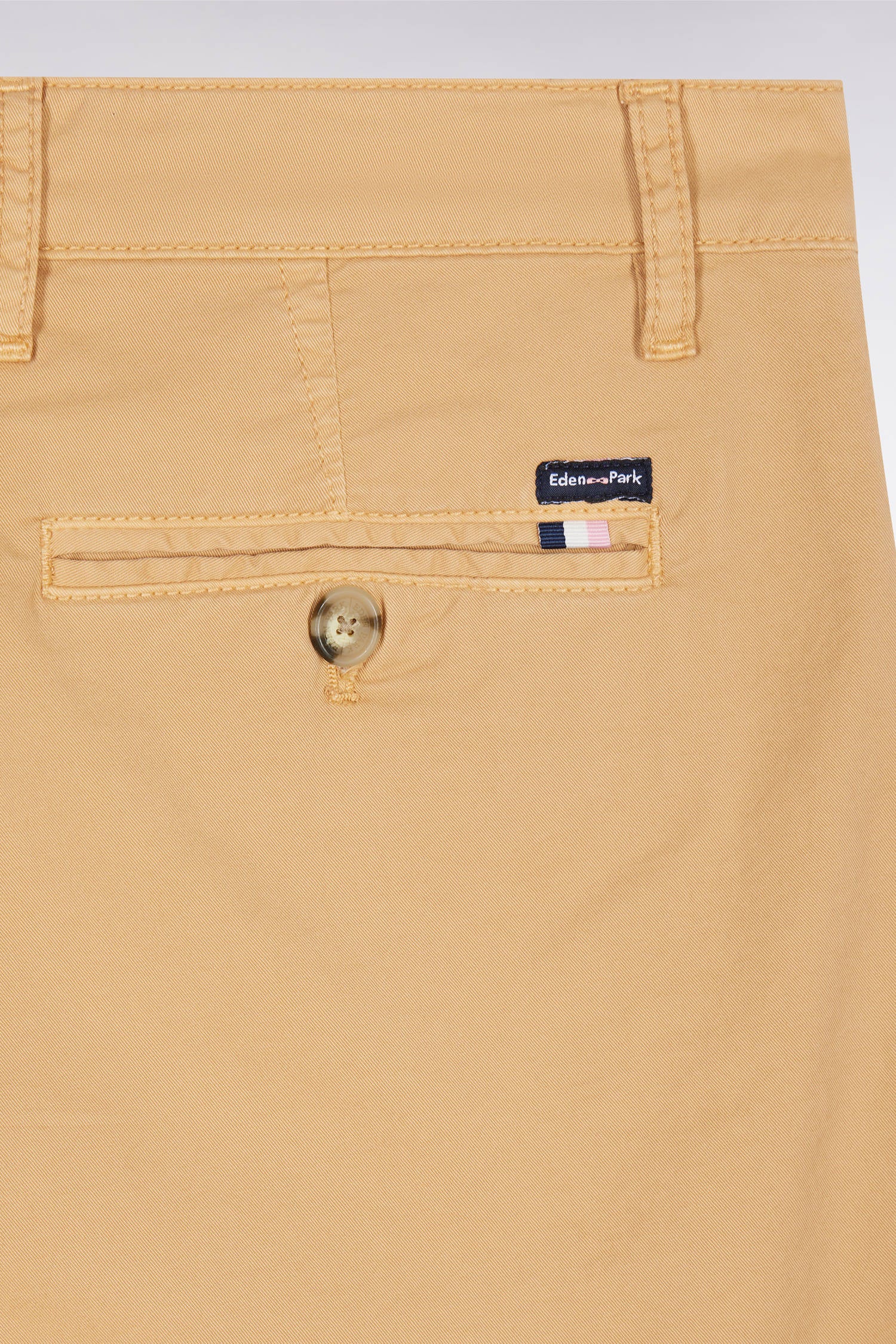 Bermuda chino en coton stretch camel coupe droite