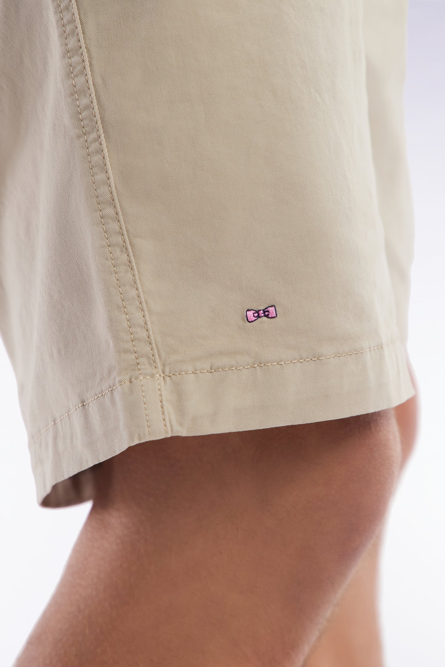 Elastic waist shorts in plain beige stretch cotton