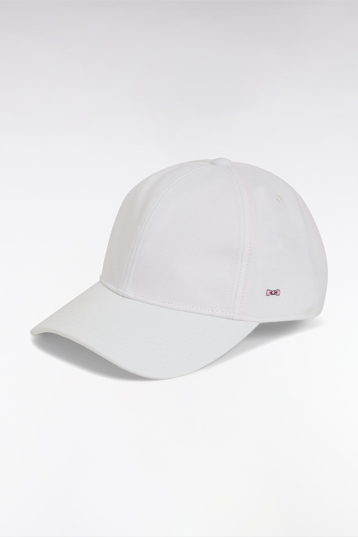 White cotton piqué cap with bow tie embroidery