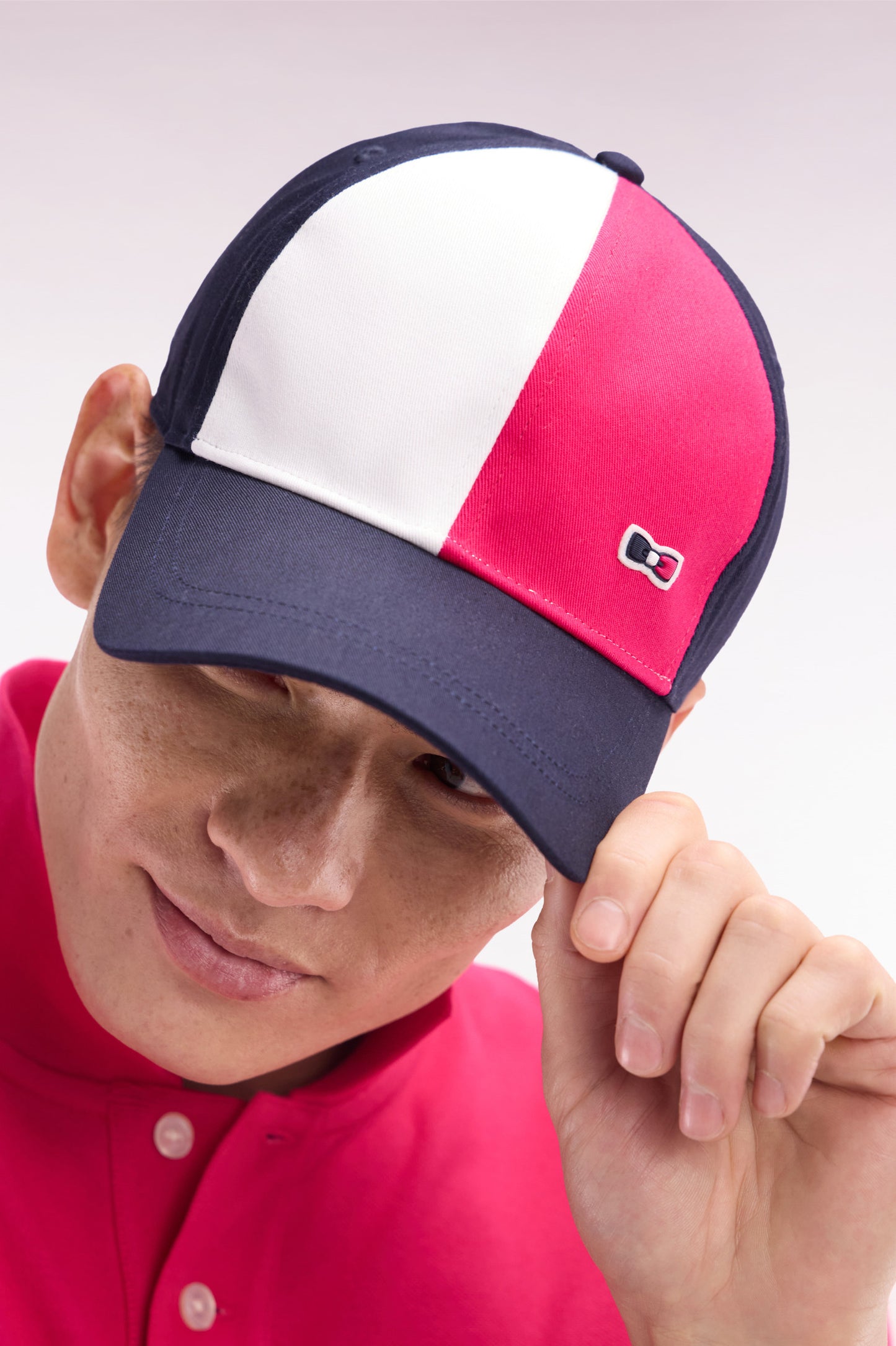 Fuchsia cap in navy cotton twill