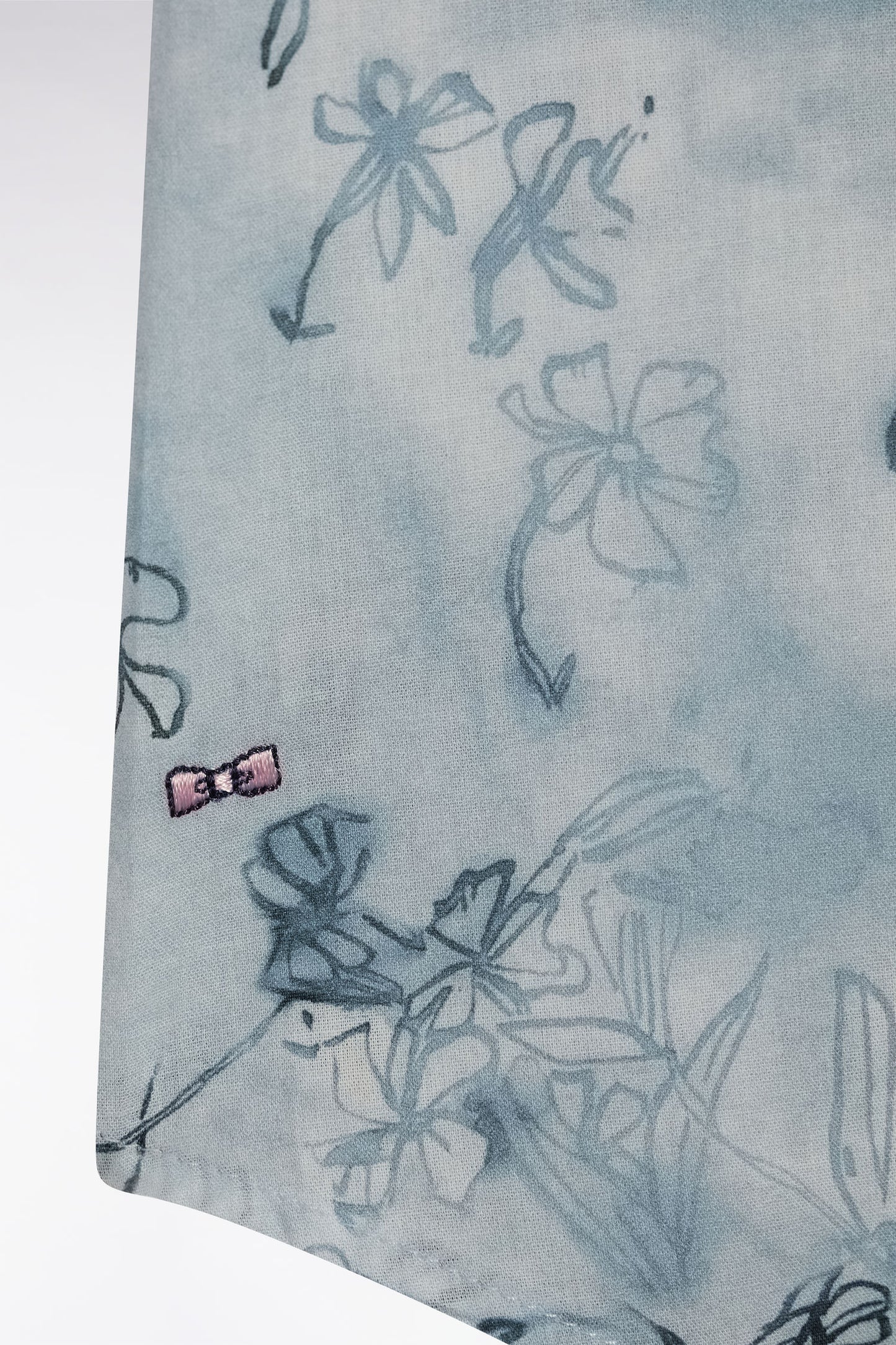 Slim-fit short-sleeved shirt in blue-grey cotton with a floral print