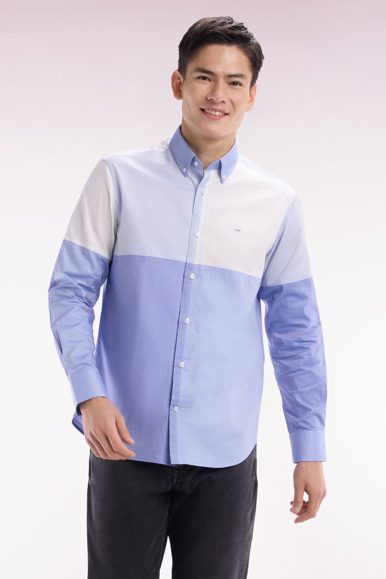 Chemise en twill de coton bleu foncé coupe droite