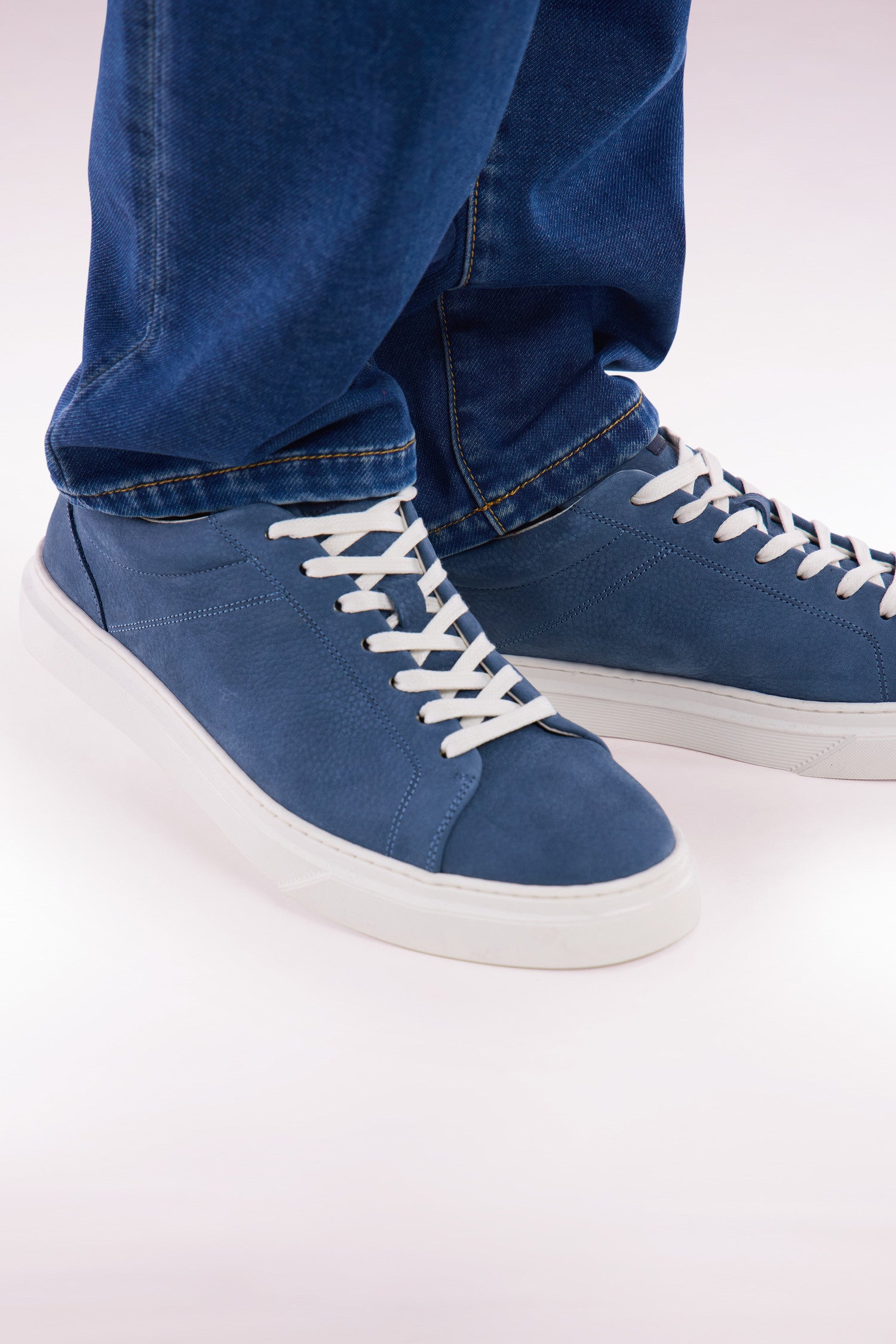 Baskets basses en cuir bleu gris