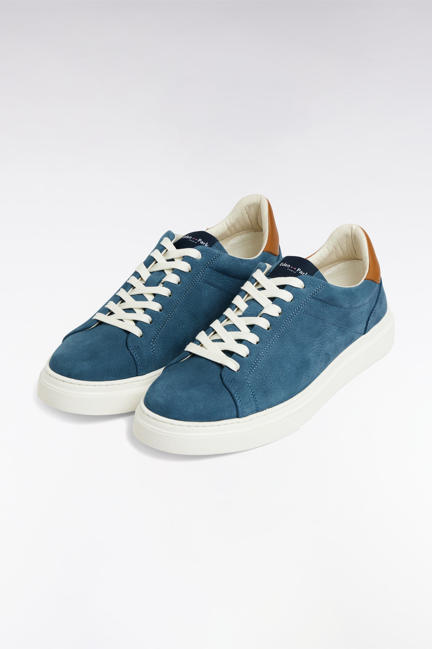 Baskets basses en cuir bleu gris