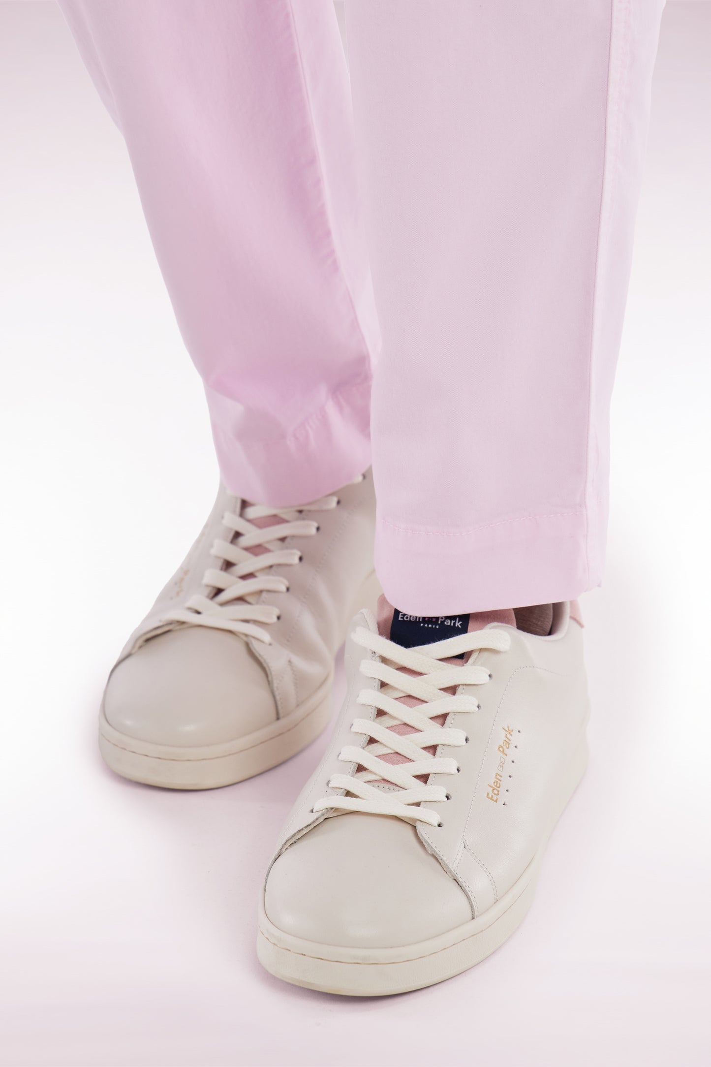 White leather low-top sneakers with pink accents