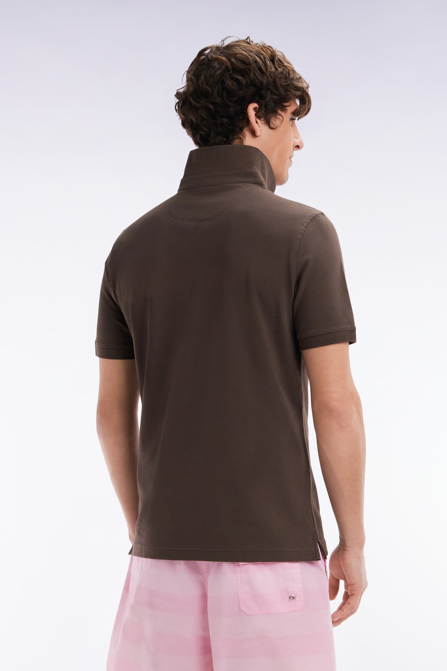 Polo à manches courtes en piqué coton stretch marron coupe ajustée