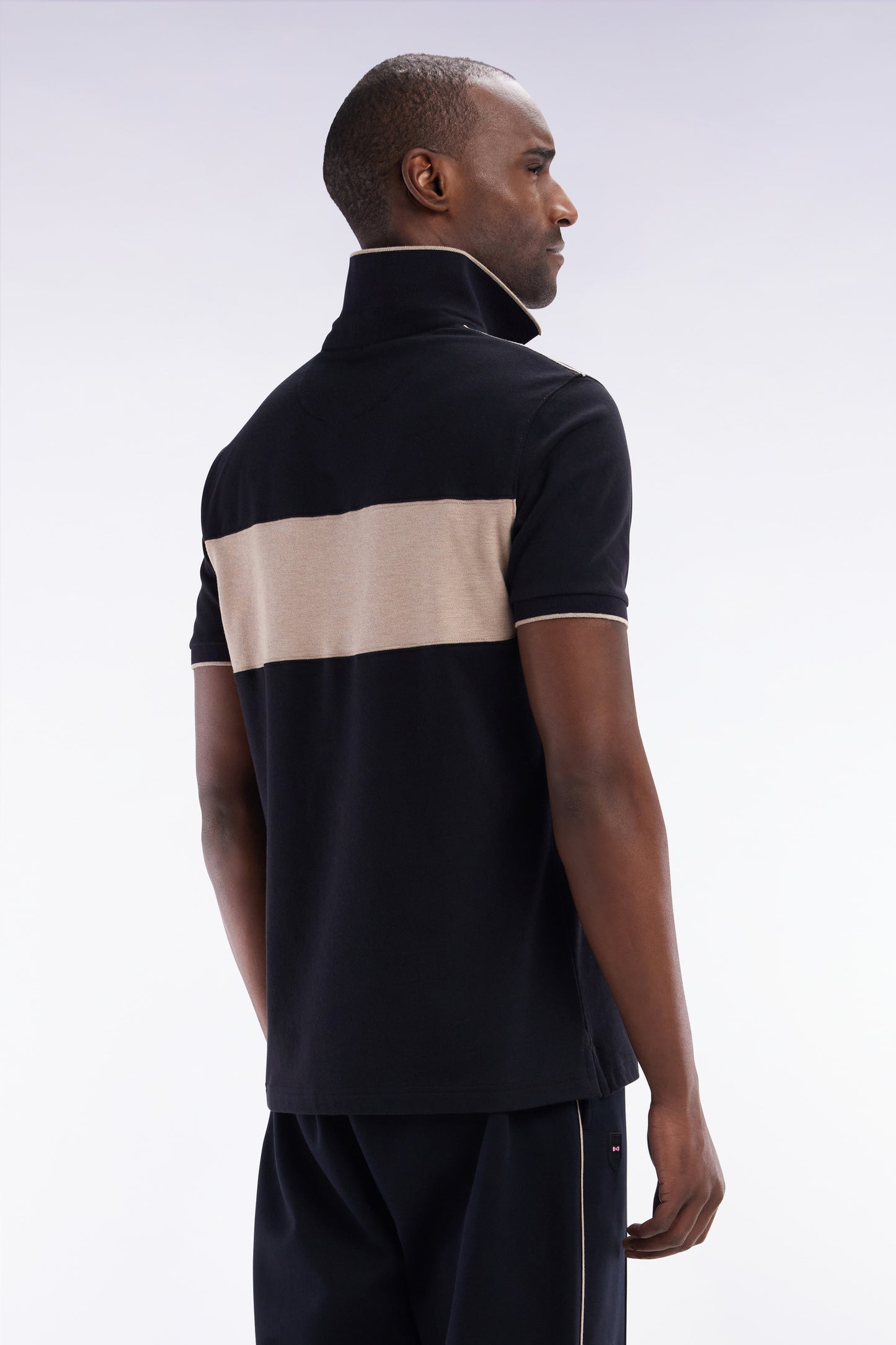 Polo à manches courtes en coton stretch noir bande contrastée coupe ajustée