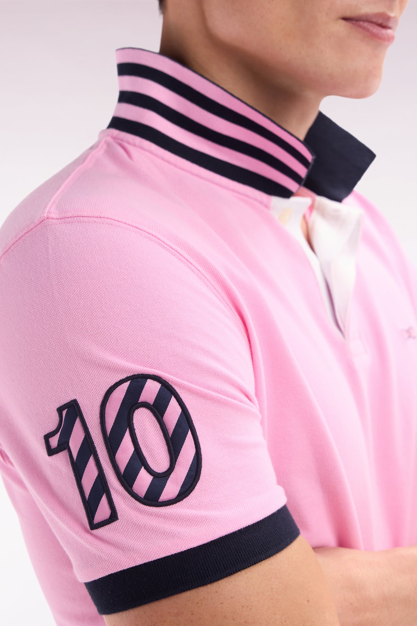 Straight-fit short-sleeved polo shirt in pink cotton piqué with 10 sleeves embroidery