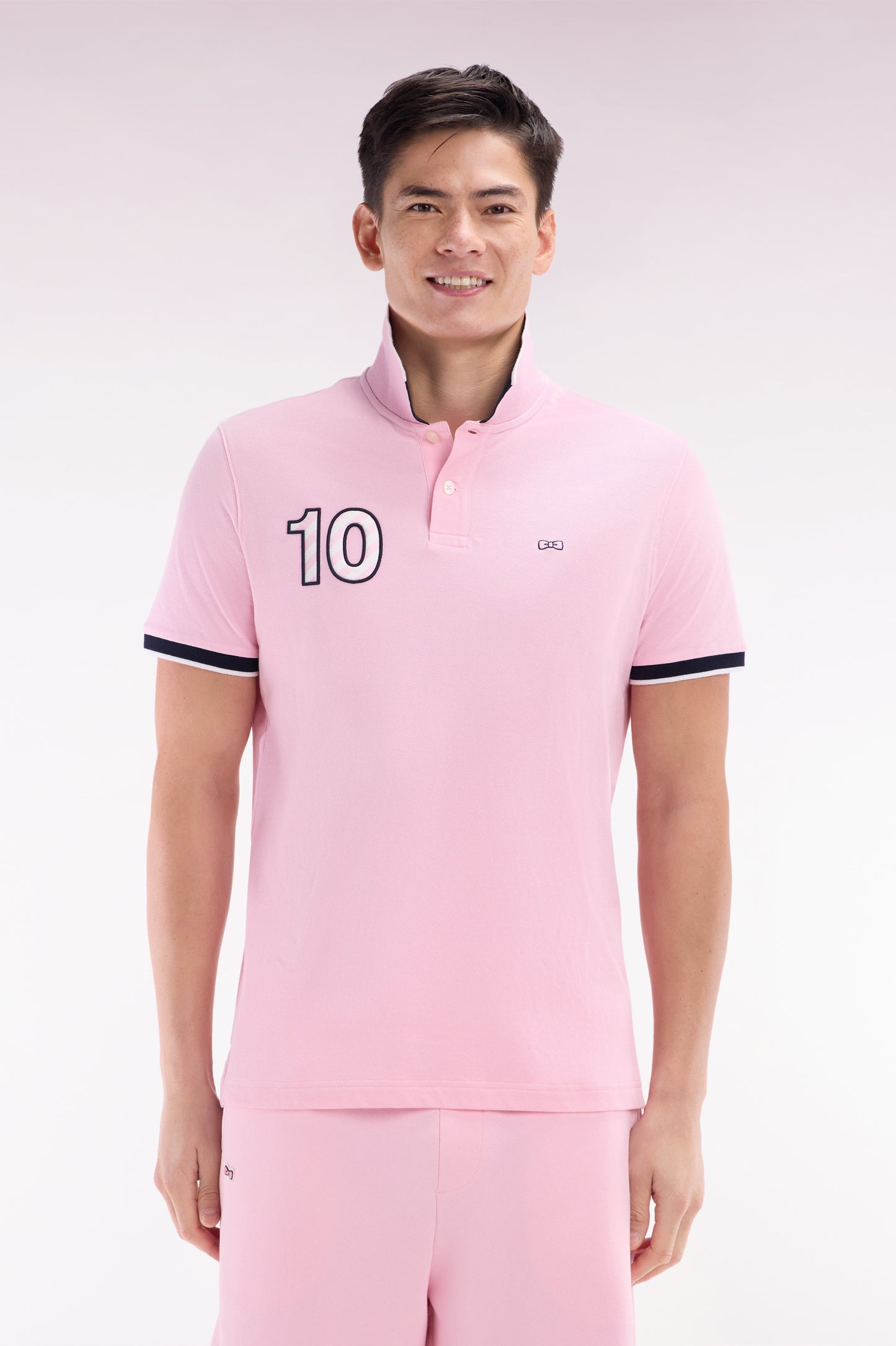 Polo à manches courtes en coton rose broderie 10 coupe décontractée