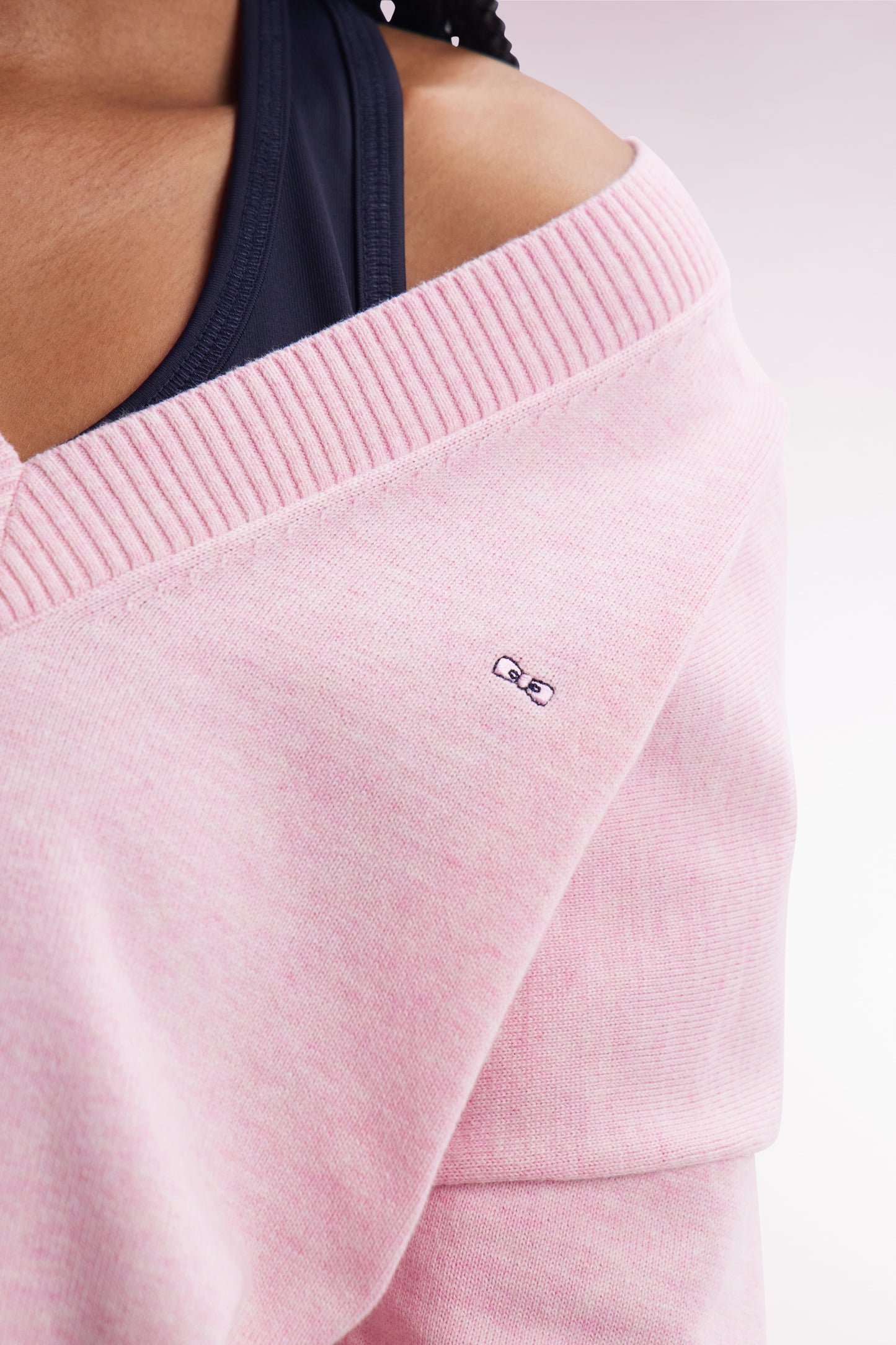 Pull col V en coton rose coupe décontractée