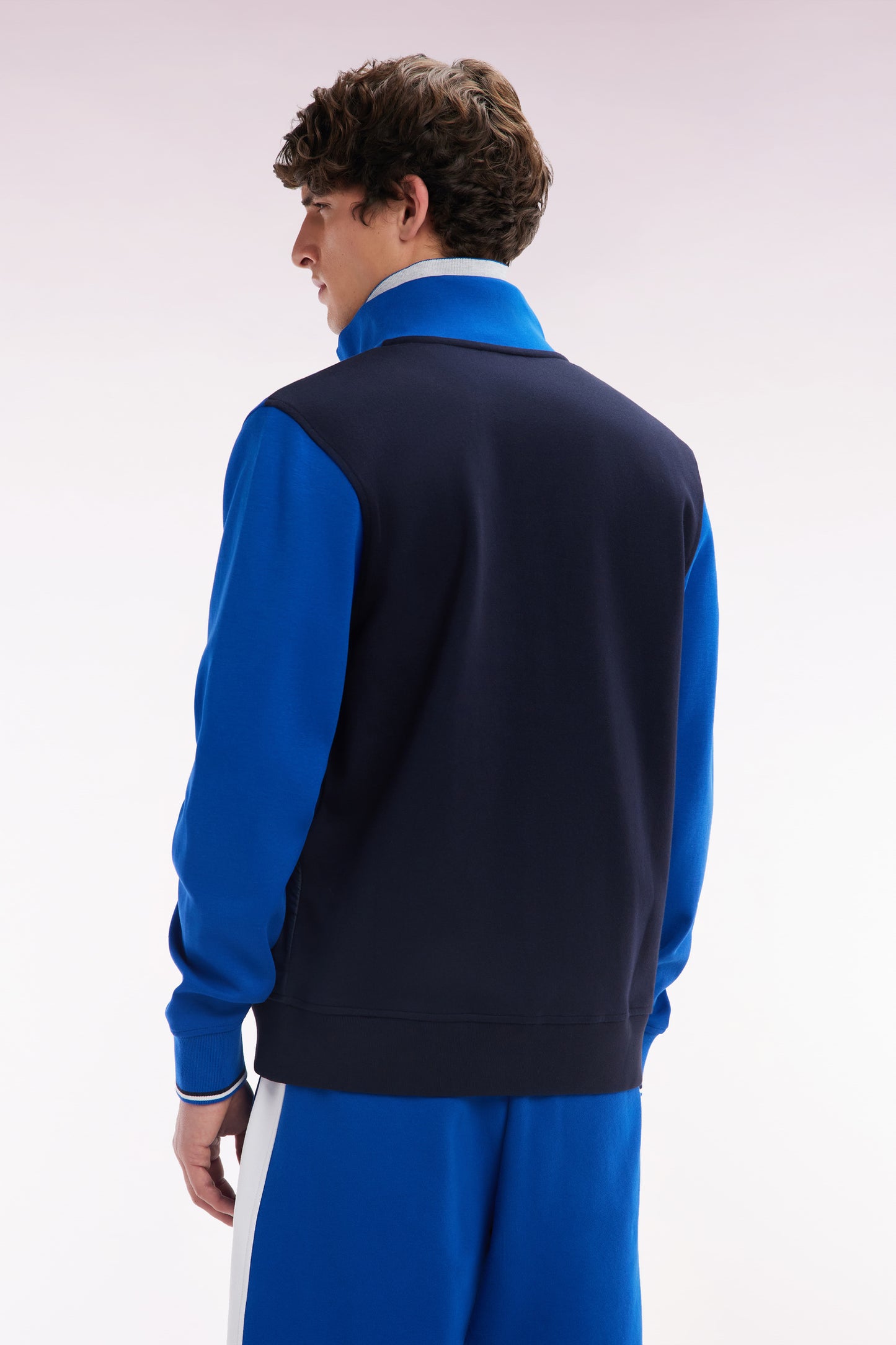 Sweatshirt zippé bimatière en molleton coton stretch marine parmenture matelassée coupe droite