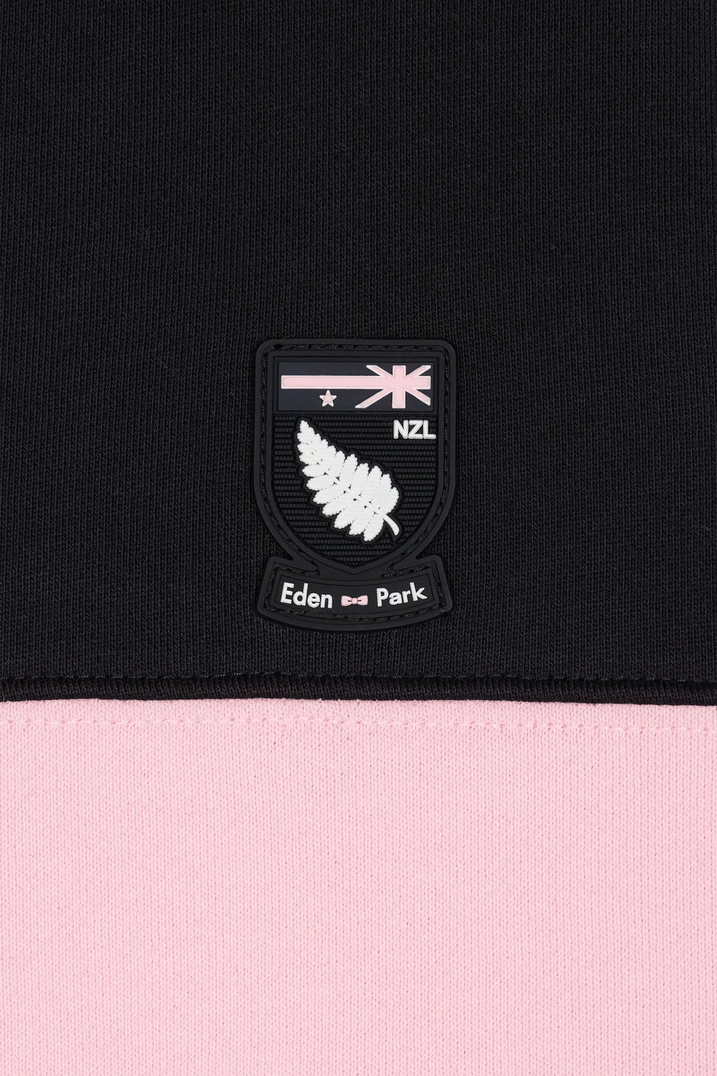 Sweatshirt New Zealand en molleton coton noir et rose coupe décontractée