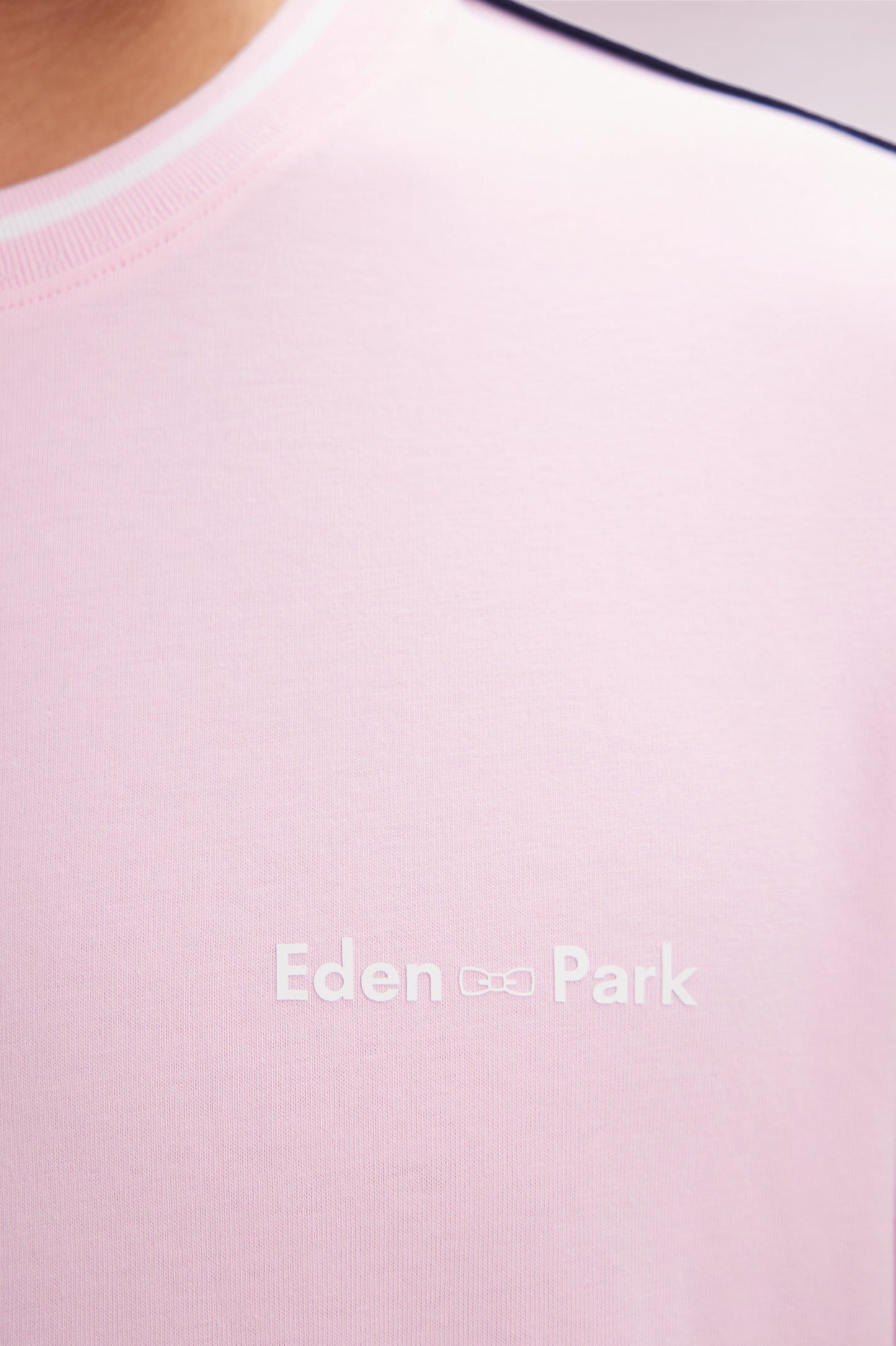 T-shirt in pink cotton cutted cut