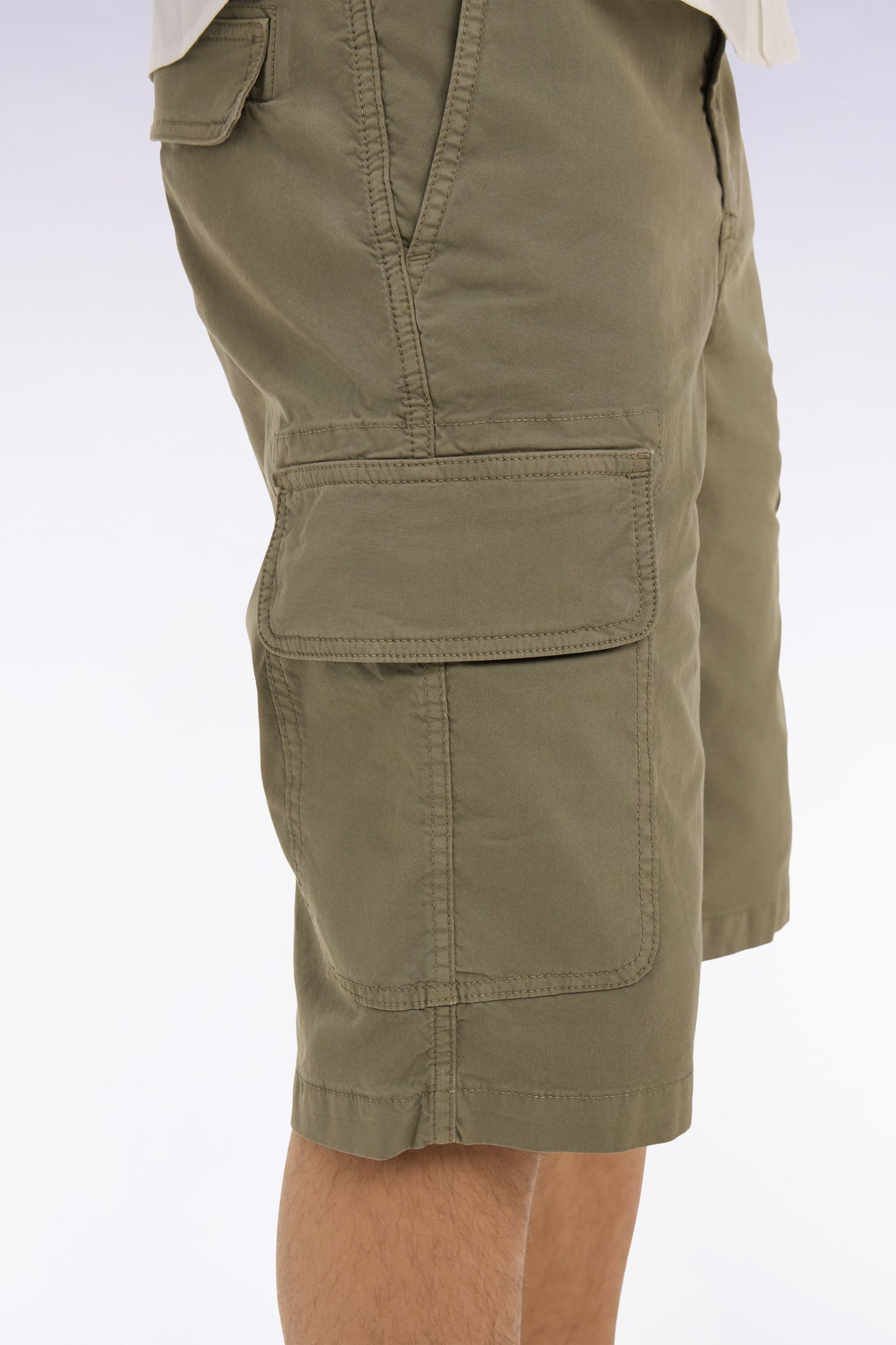 Chino Bermuda shorts in light gray stretch gabardine