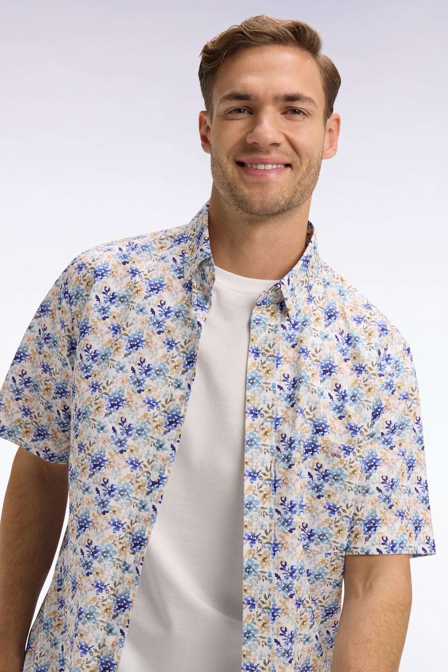 Short-sleeve poplin and chambray shirt with blue floral pattern