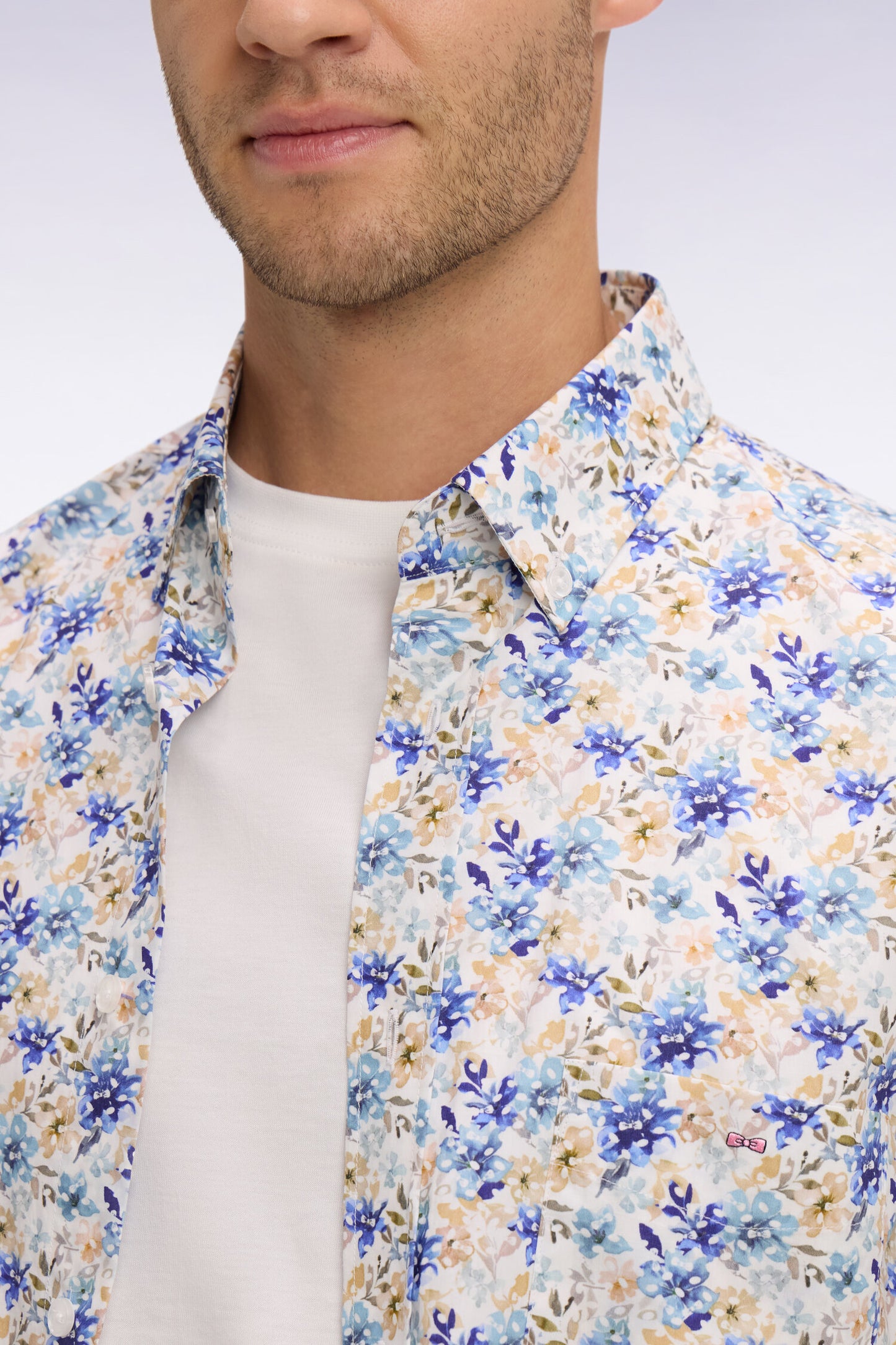 Short-sleeve poplin and chambray shirt with blue floral pattern