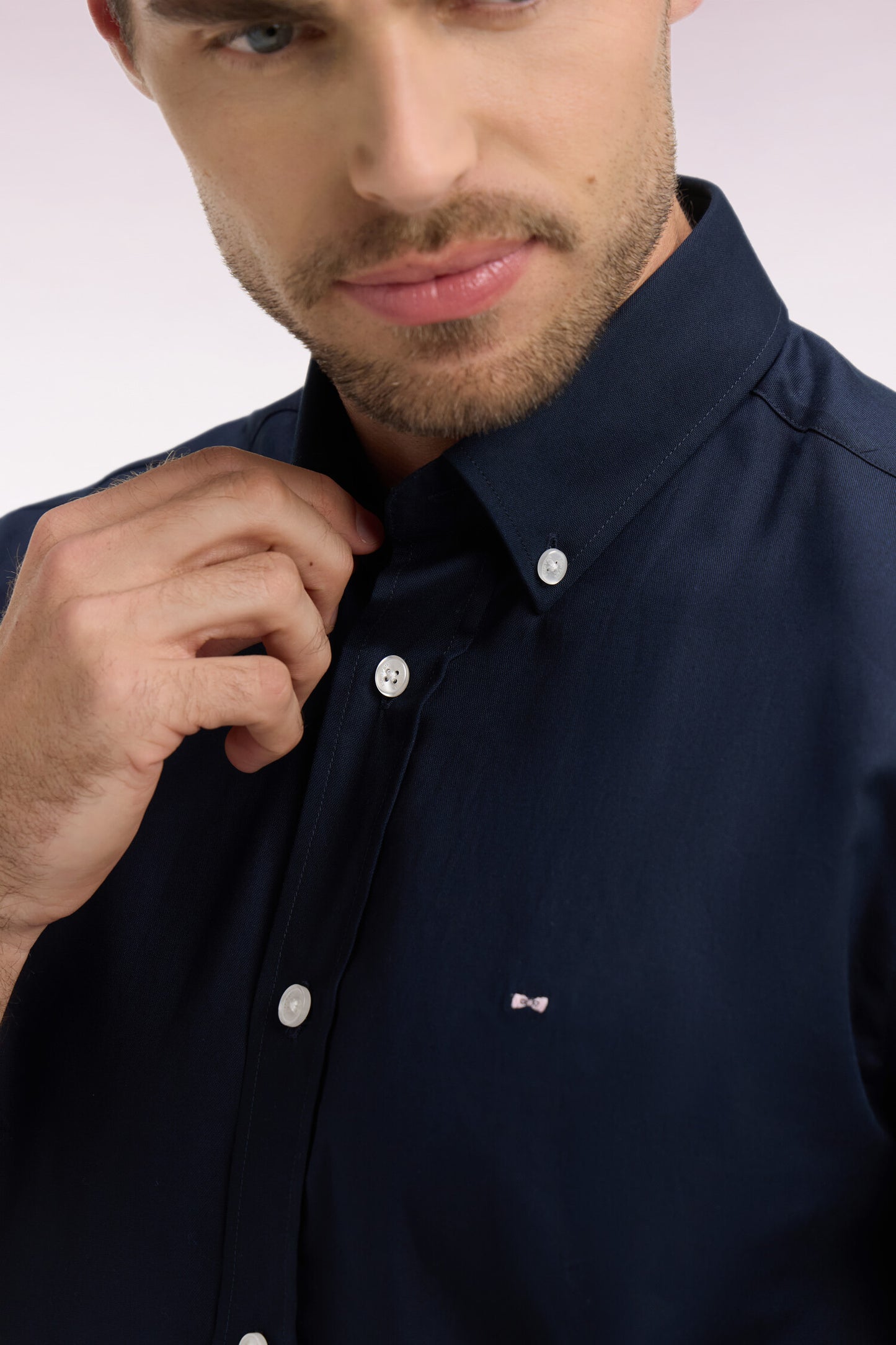 Short-sleeved shirt in navy cotton with back embroidery