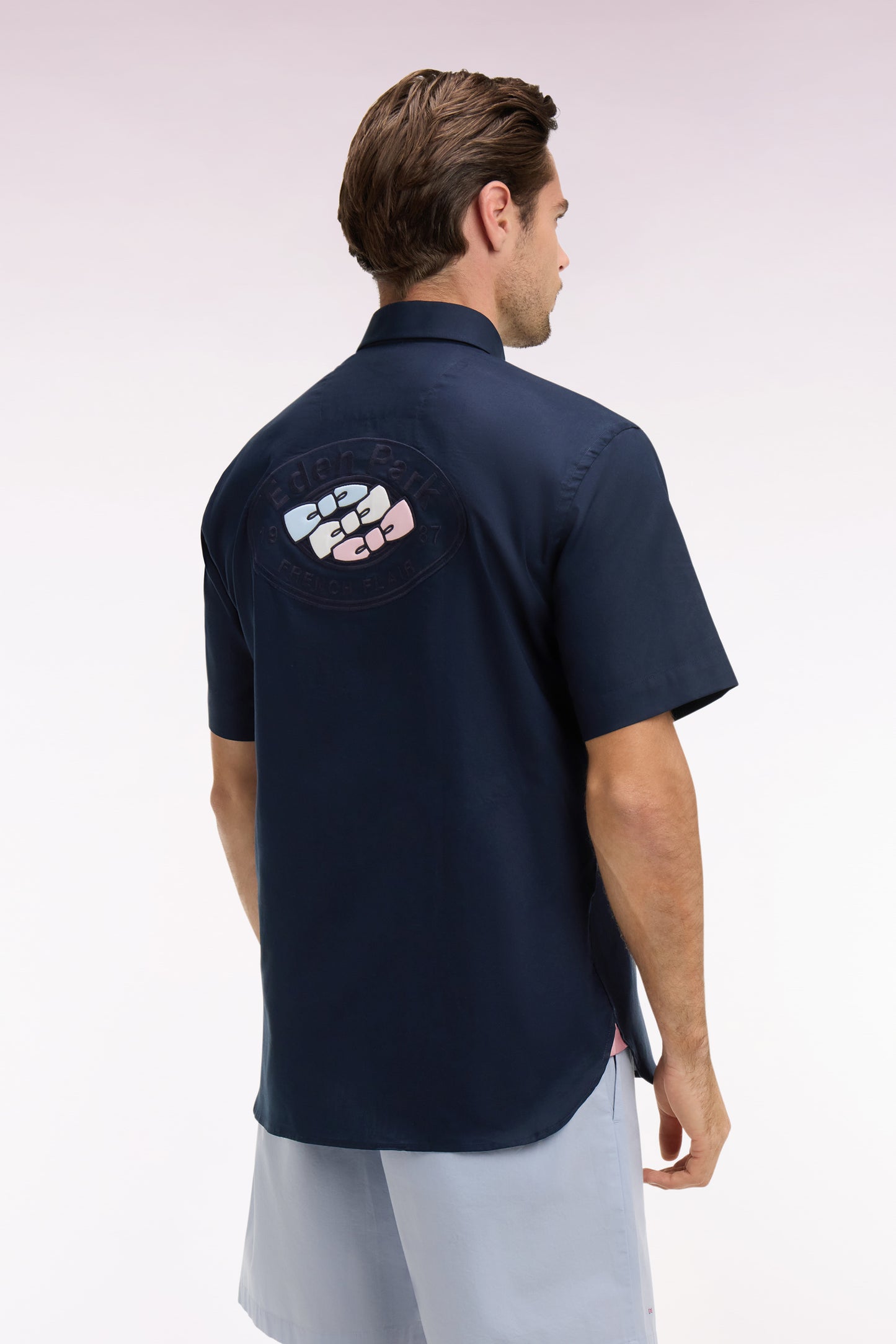 Short-sleeved shirt in navy cotton with back embroidery