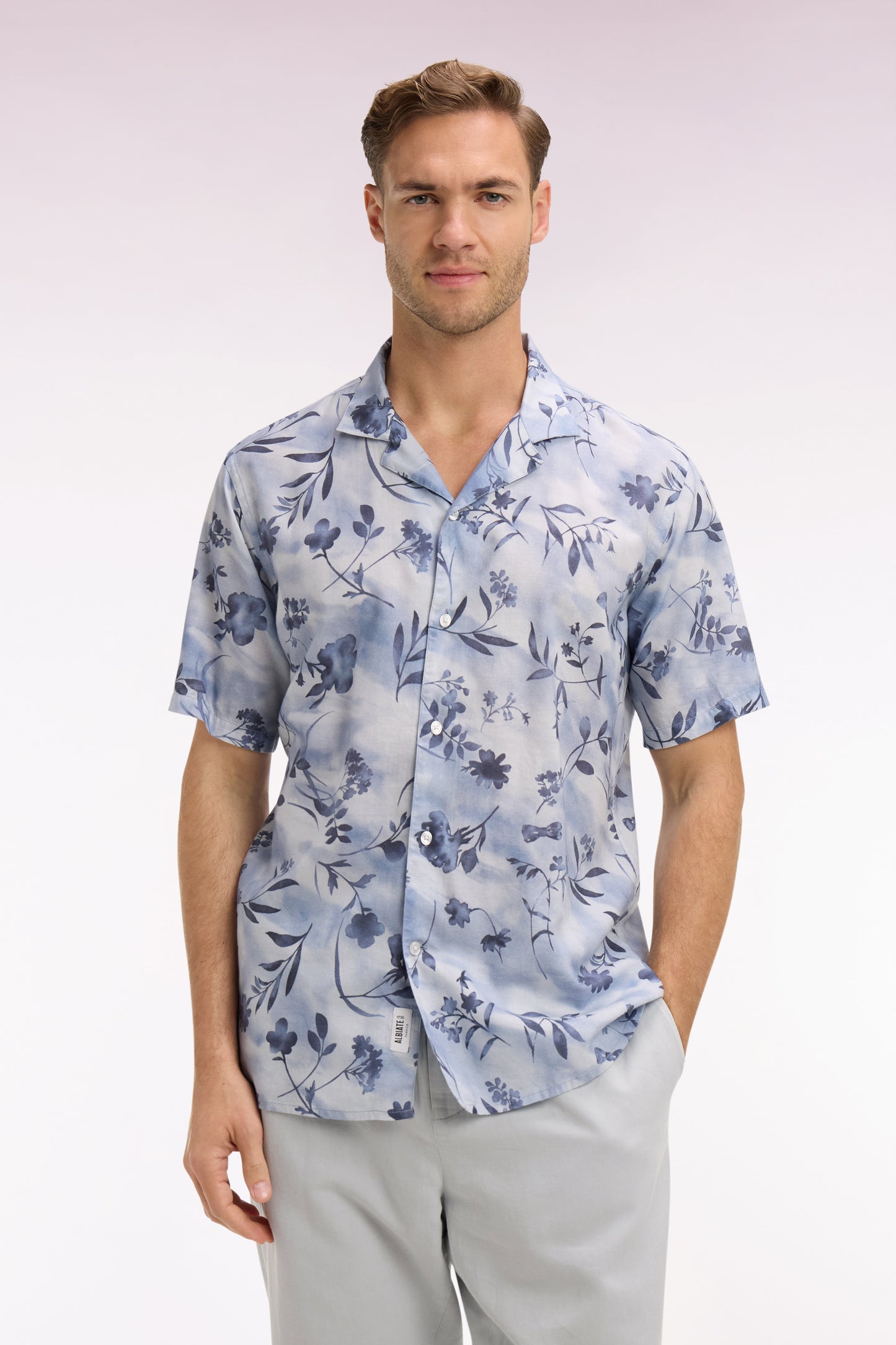 Short-sleeved shirt in sky floral printed lyocell and cotton