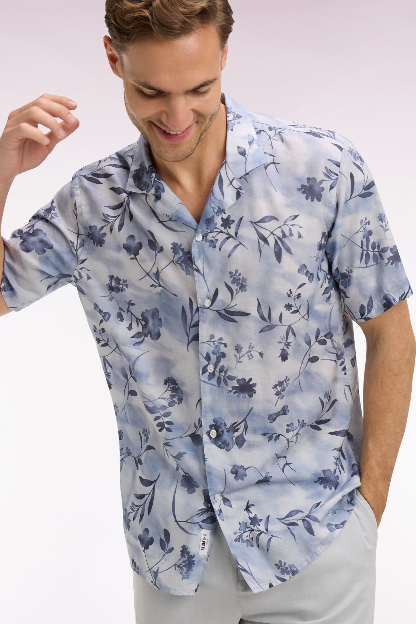 Short-sleeved shirt in sky floral printed lyocell and cotton