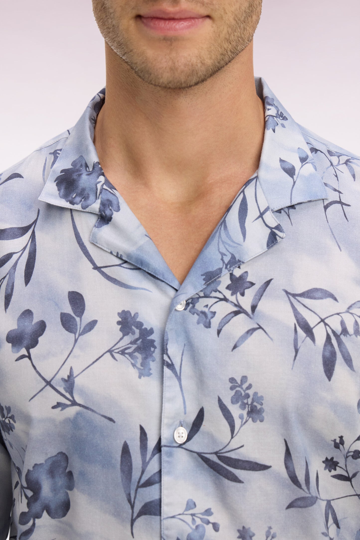 Short-sleeved shirt in sky floral printed lyocell and cotton