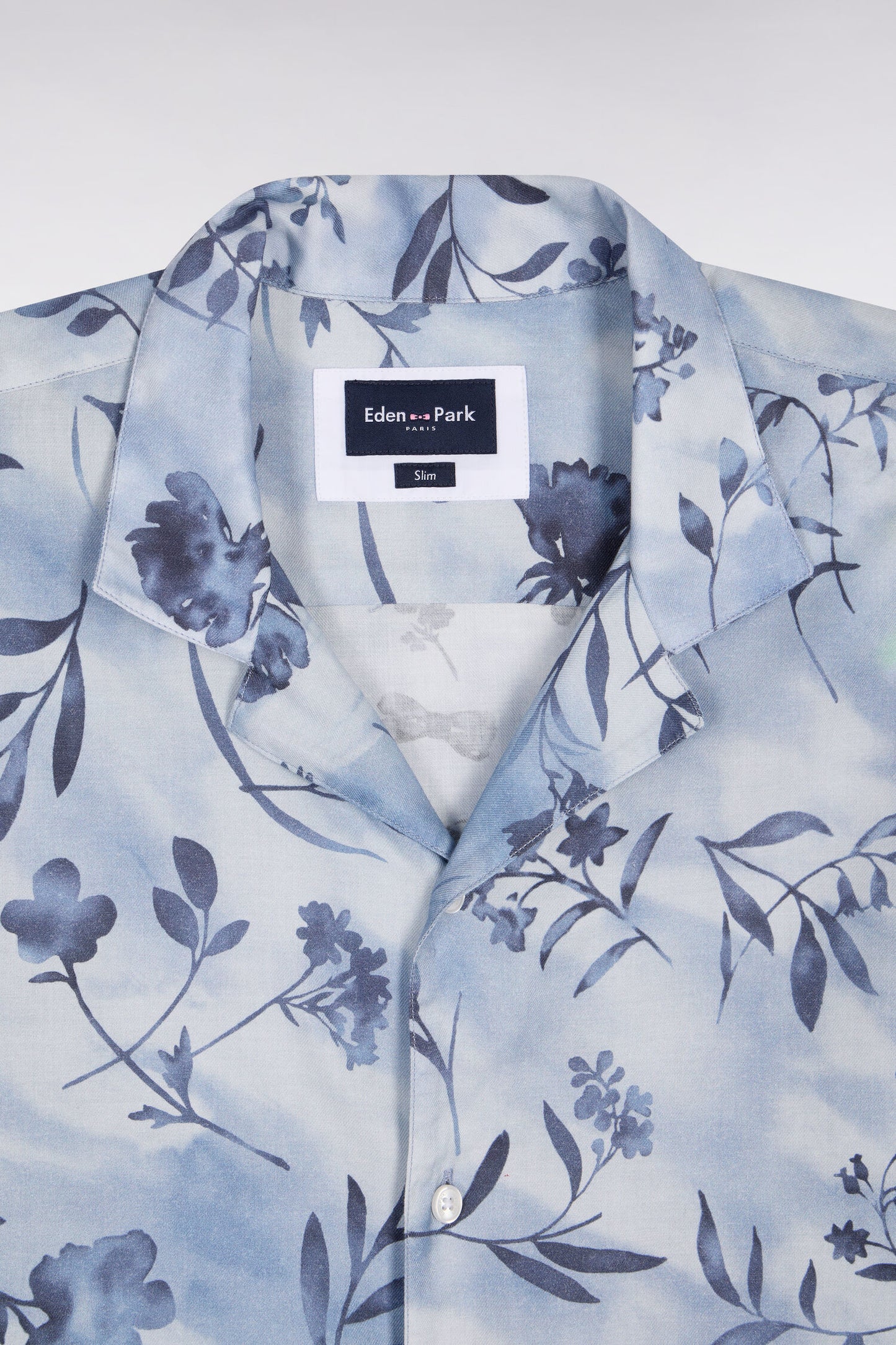 Short-sleeved shirt in sky floral printed lyocell and cotton