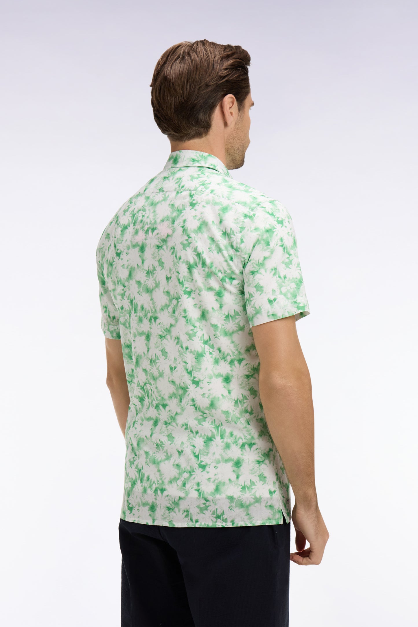 Chemise à manches courtes en popeline de coton à motif floral vert coupe slim