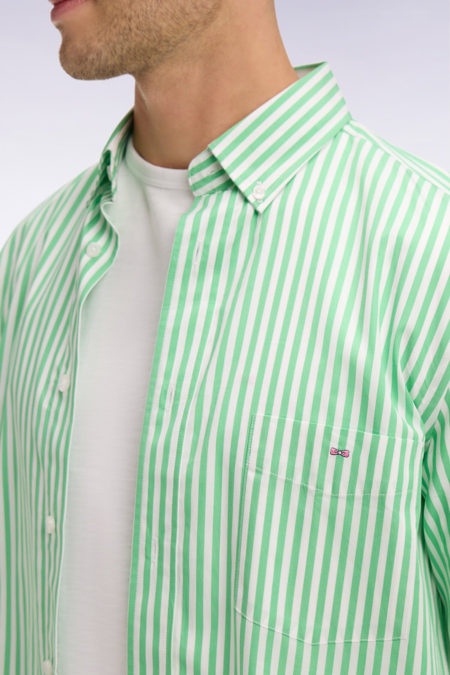 Chemise en coton vert clair à rayures bâtons
