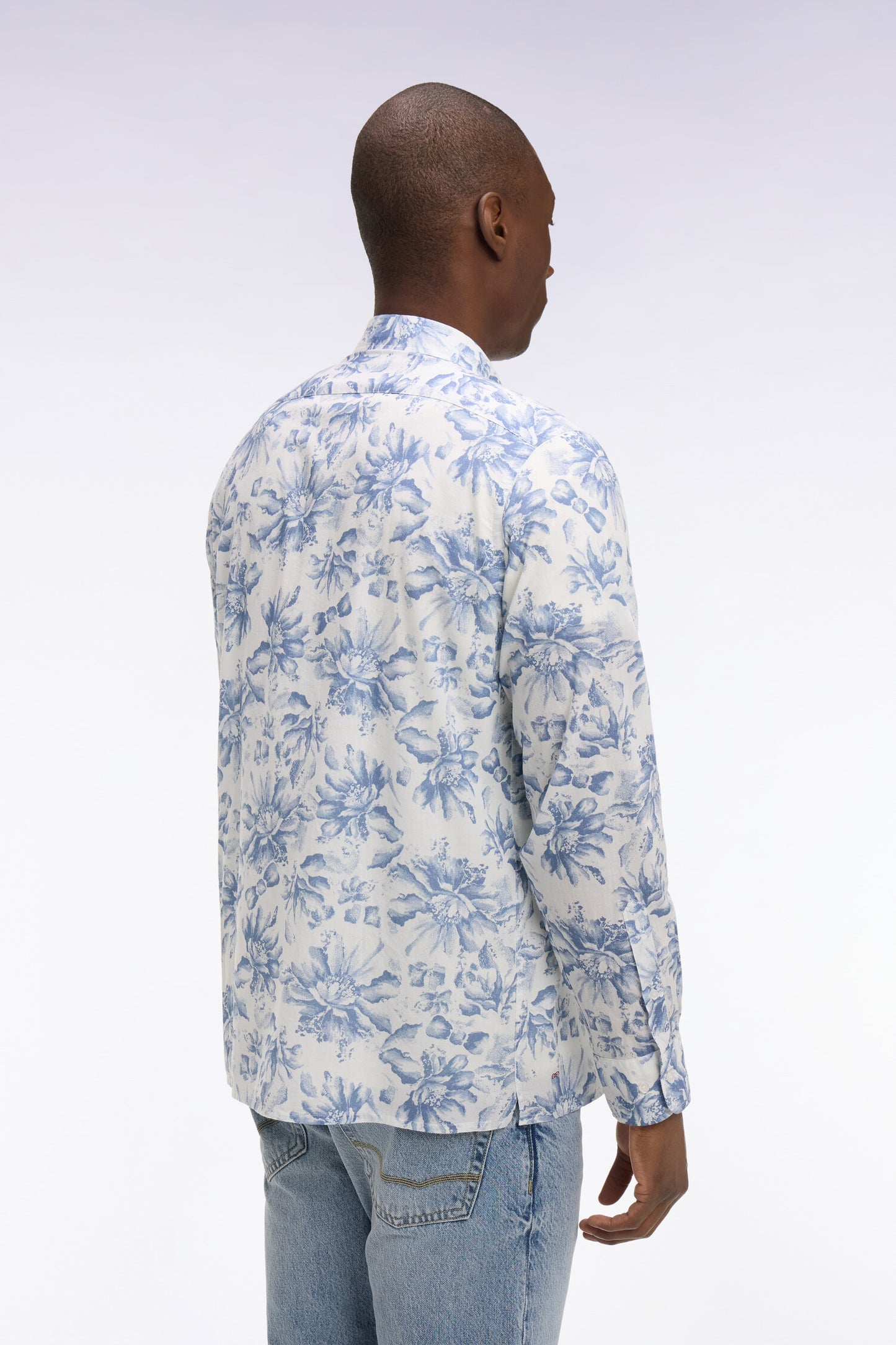 Chemise en popeline de coton italienne bleu ciel imprimé floral coupe regular