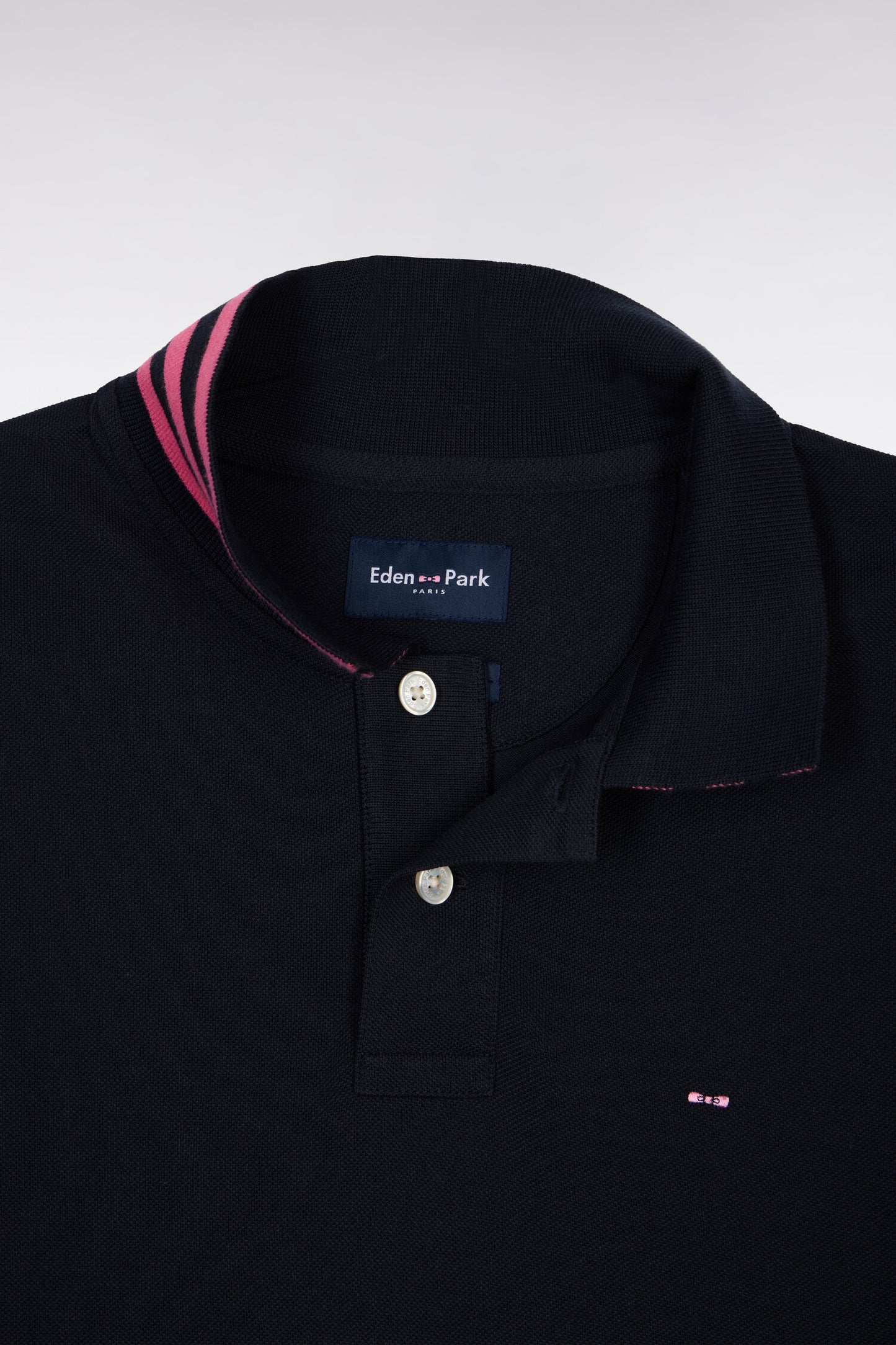 Short-sleeved polo shirt in navy cotton pique under striped collar, slim fit