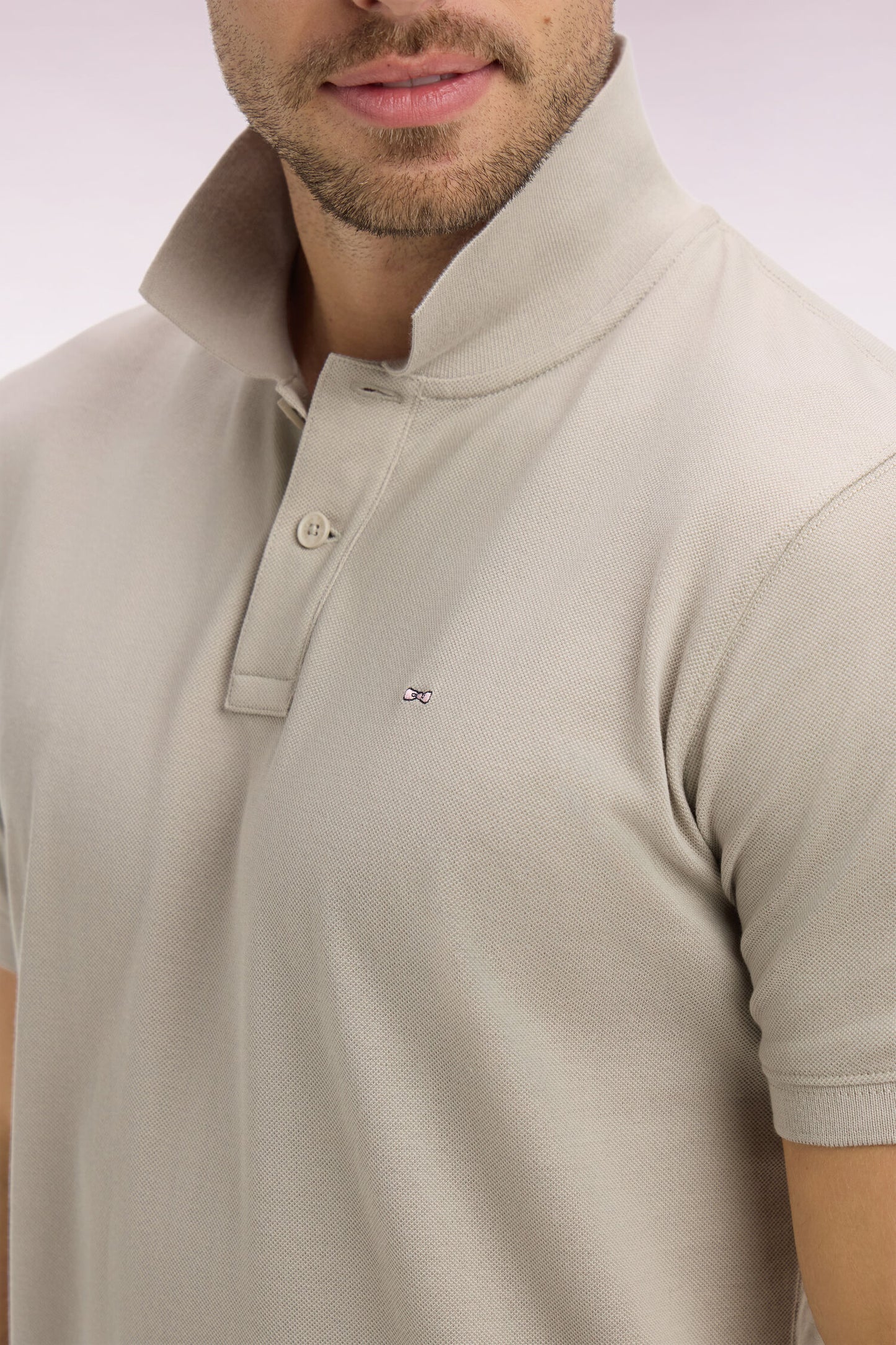 Polo à manches courtes en coton gris clair coupe regular