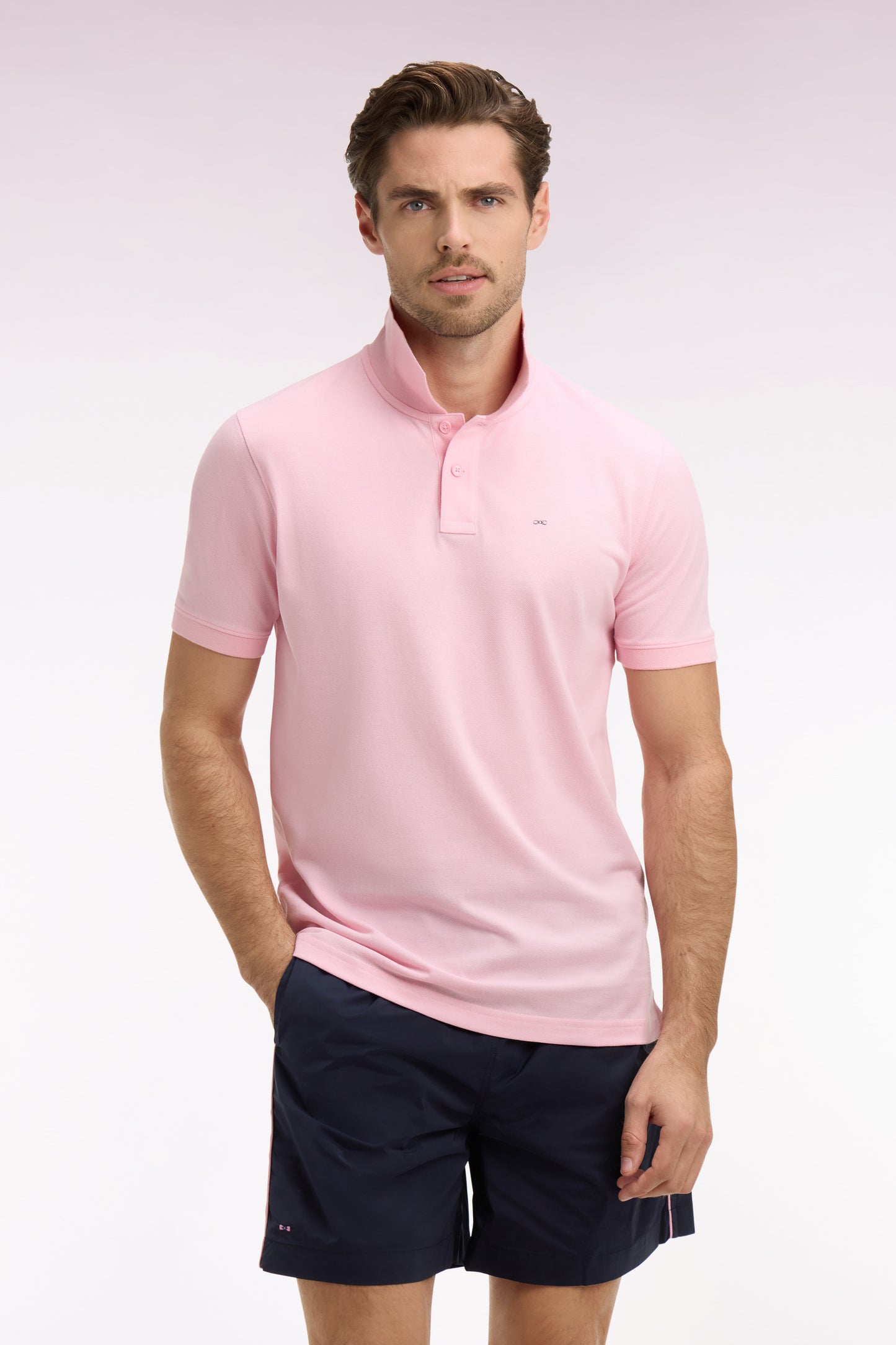 Polo à manches courtes en coton rose clair coupe regular