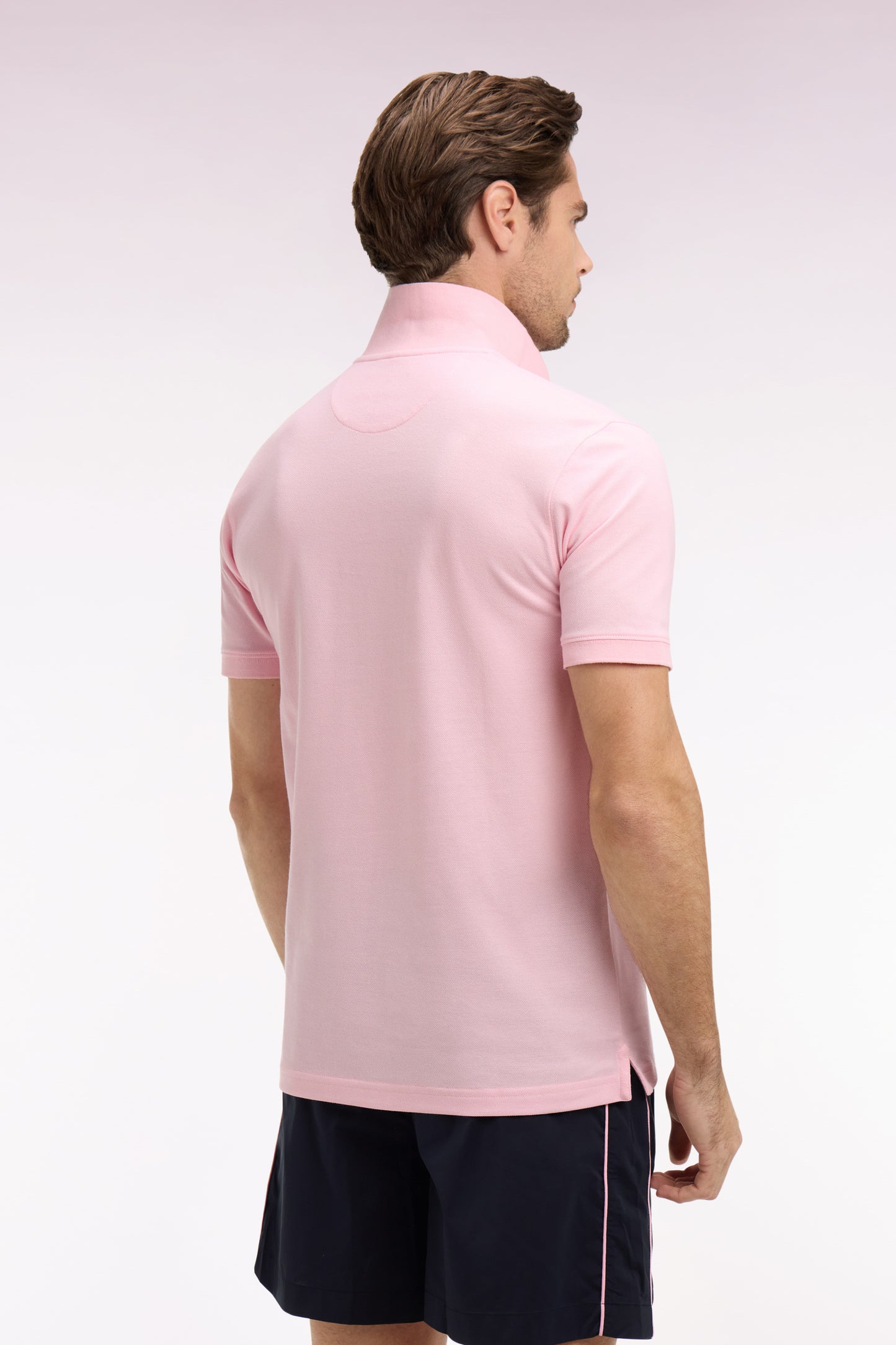 Polo à manches courtes en coton rose clair coupe regular