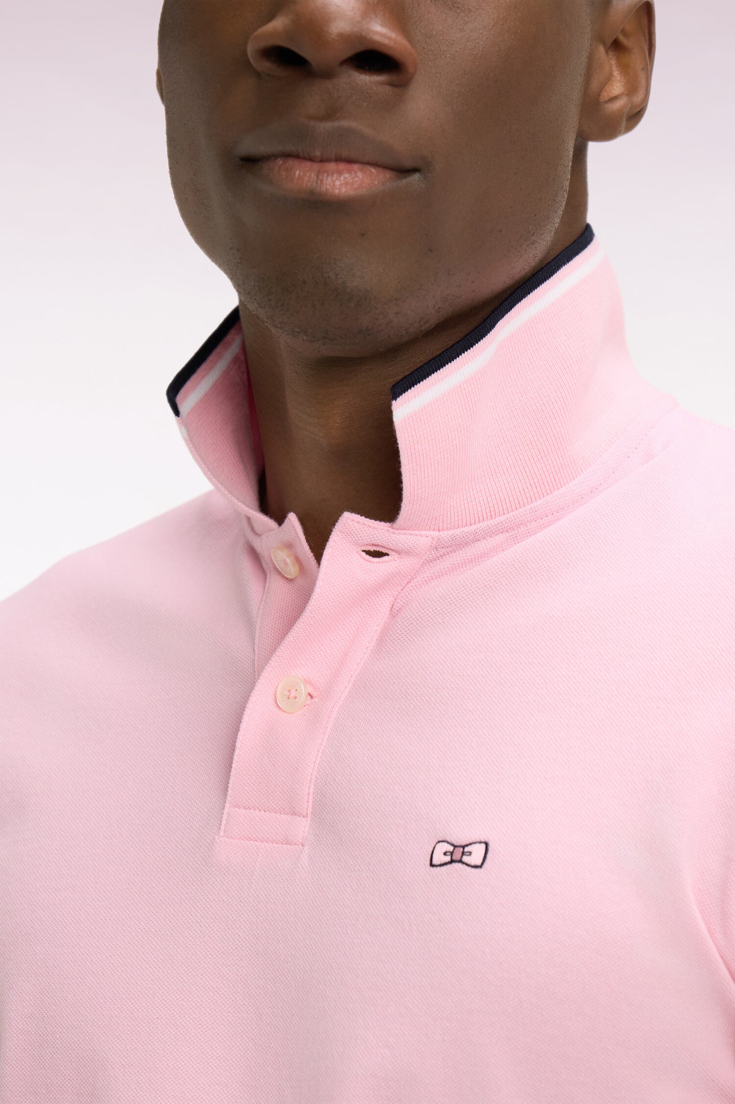 Polo à manches courtes en coton rose détails rayés coupe regular