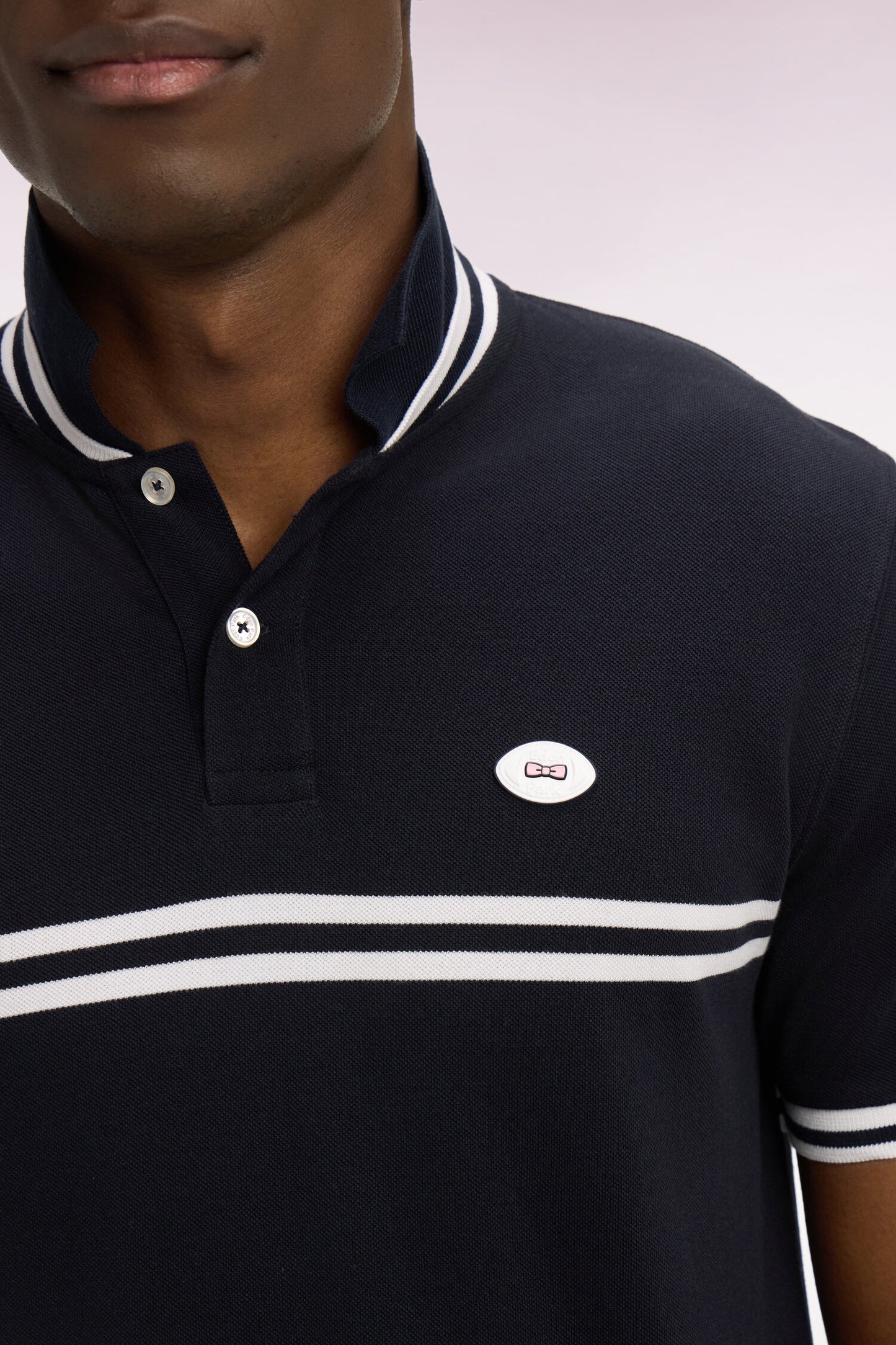 Polo à manches courtes en coton marine à rayures blanches coupe regular
