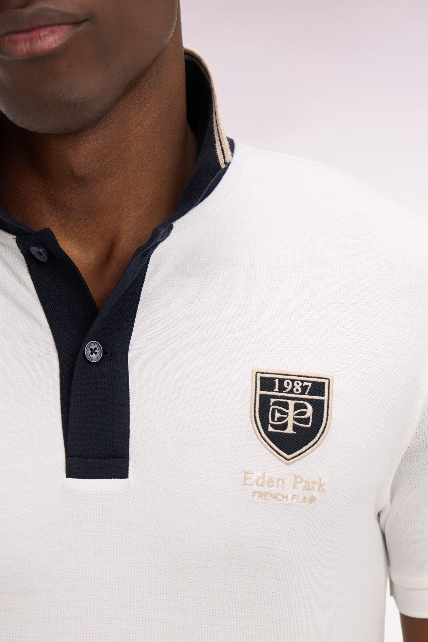 Polo à manches courtes en piqué coton écru écusson EP