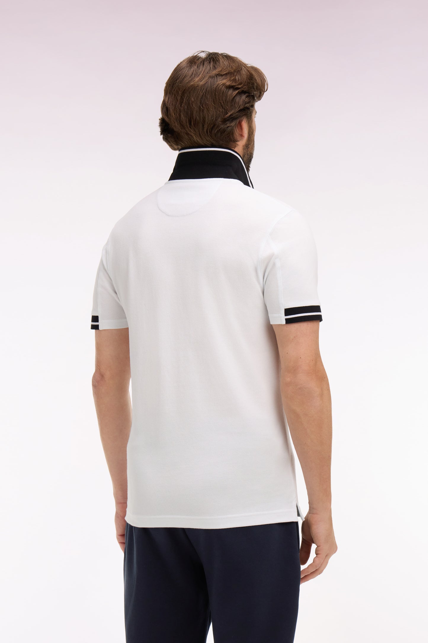 Short-sleeved polo shirt in white cotton pique with navy details