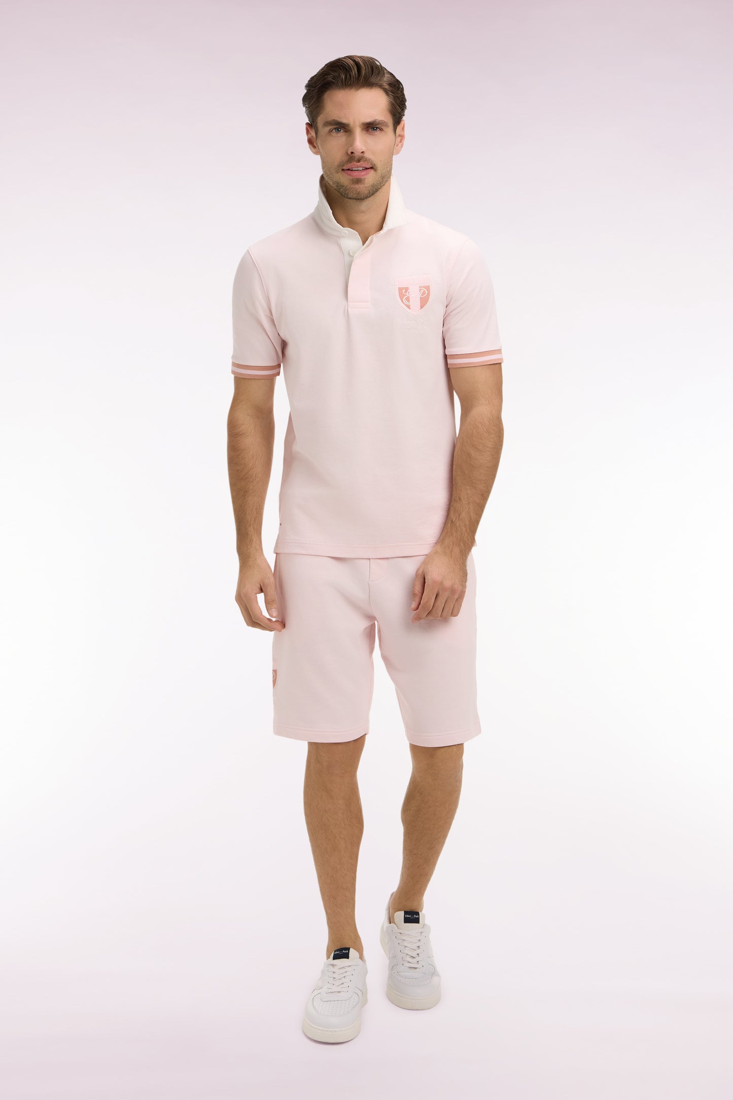 Pink cotton fleece shorts with crest embroidery