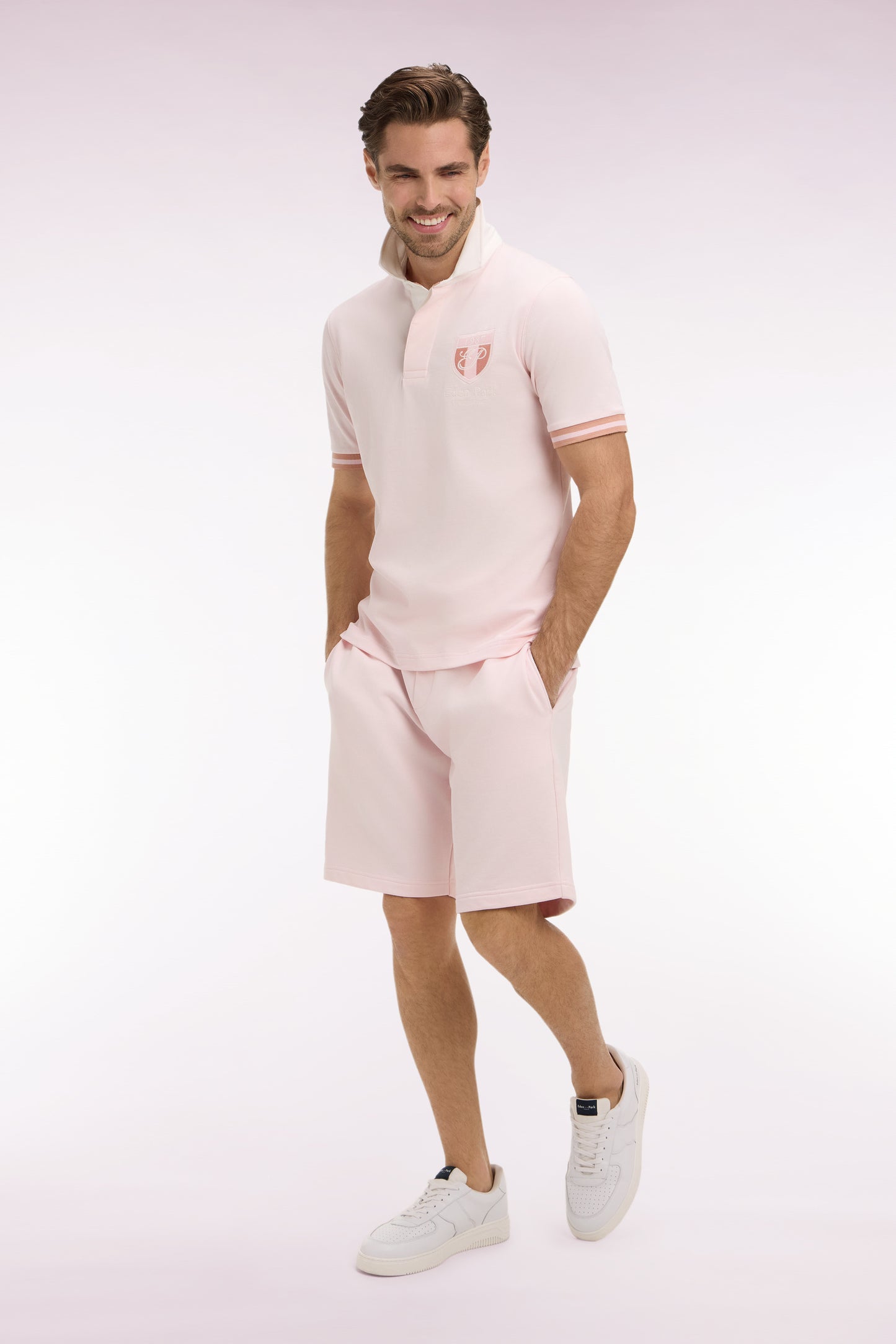 Pink cotton fleece shorts with crest embroidery