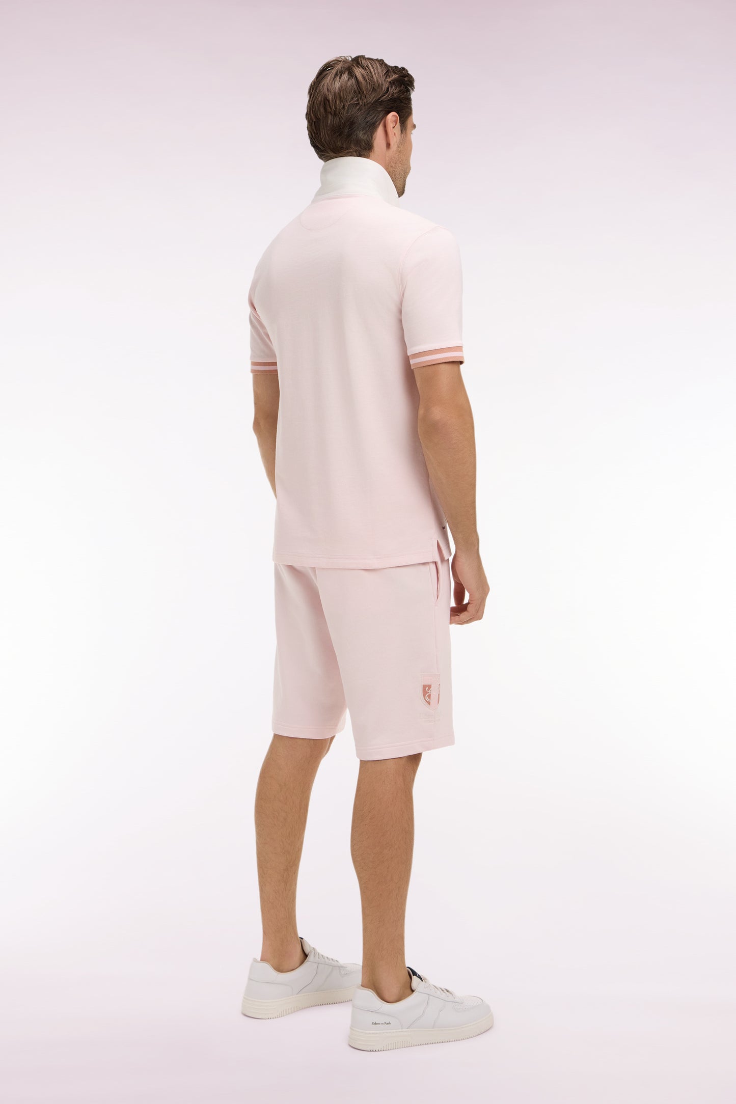 Pink cotton fleece shorts with crest embroidery