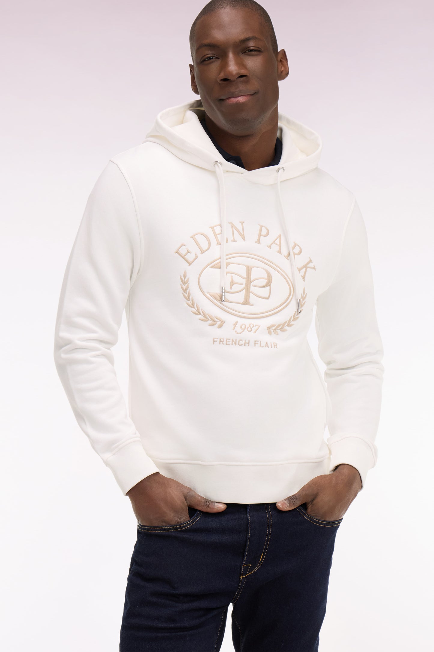 Sweatshirt à capuche brodé écru