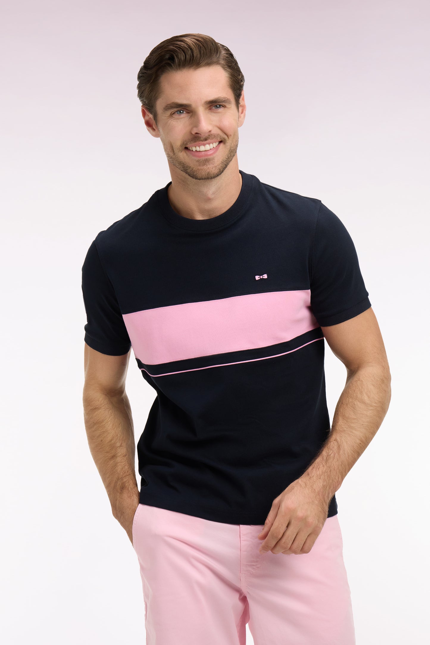 T-shirt à manches courtes en coton marine découpes roses coupe regular