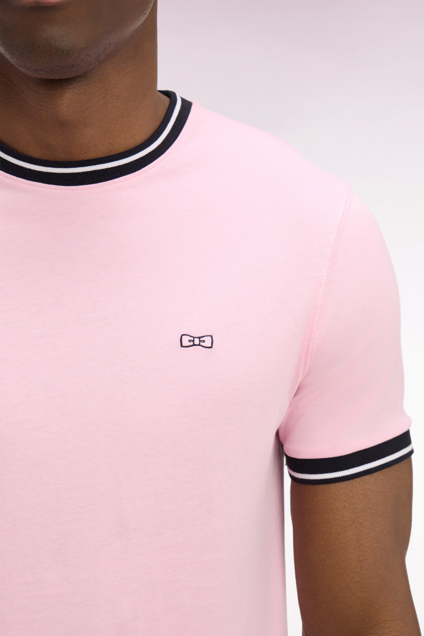 Regular fit short-sleeved pink embroidered cotton T-shirt