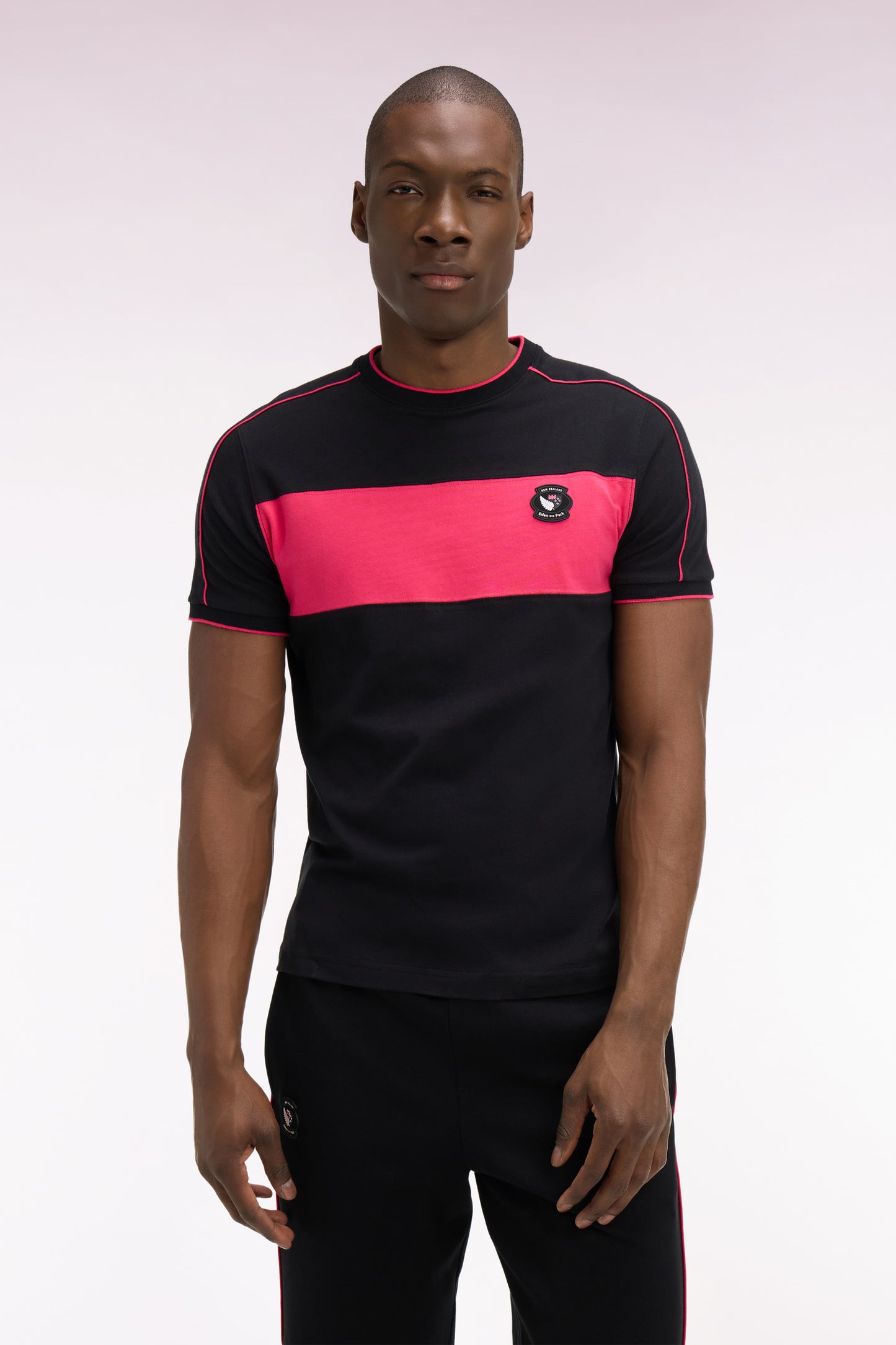 New Zealand short-sleeved T-shirt in black cotton with cutouts, regular fit