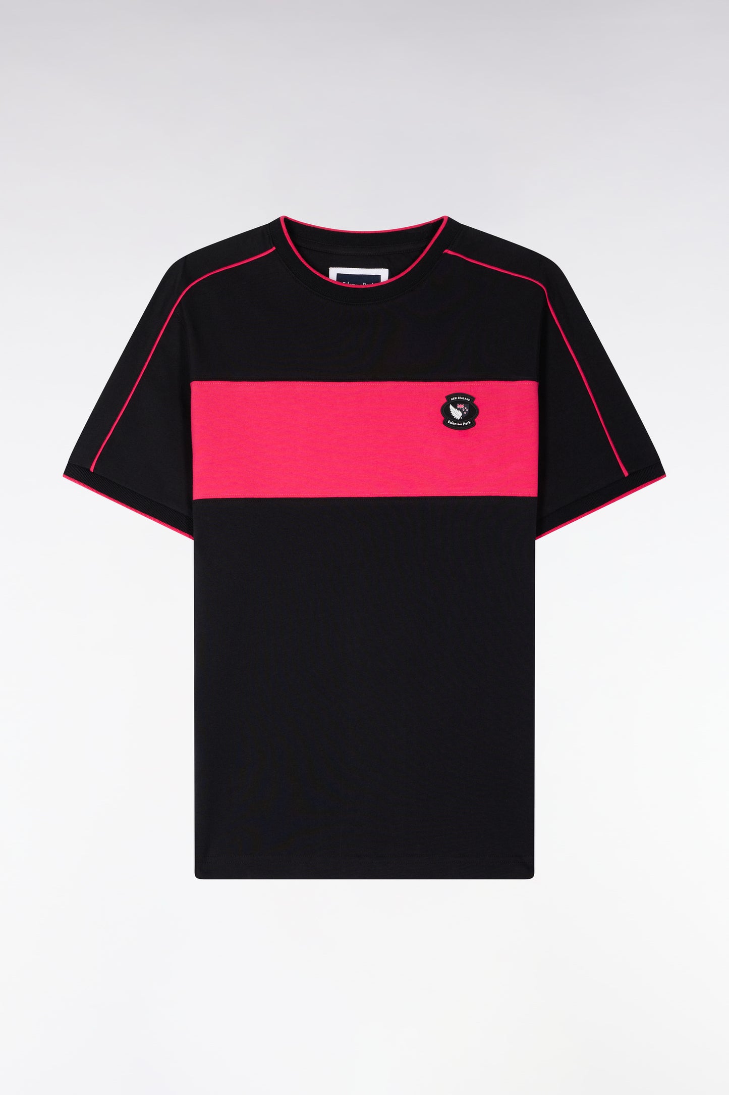 New Zealand short-sleeved T-shirt in black cotton with cutouts, regular fit