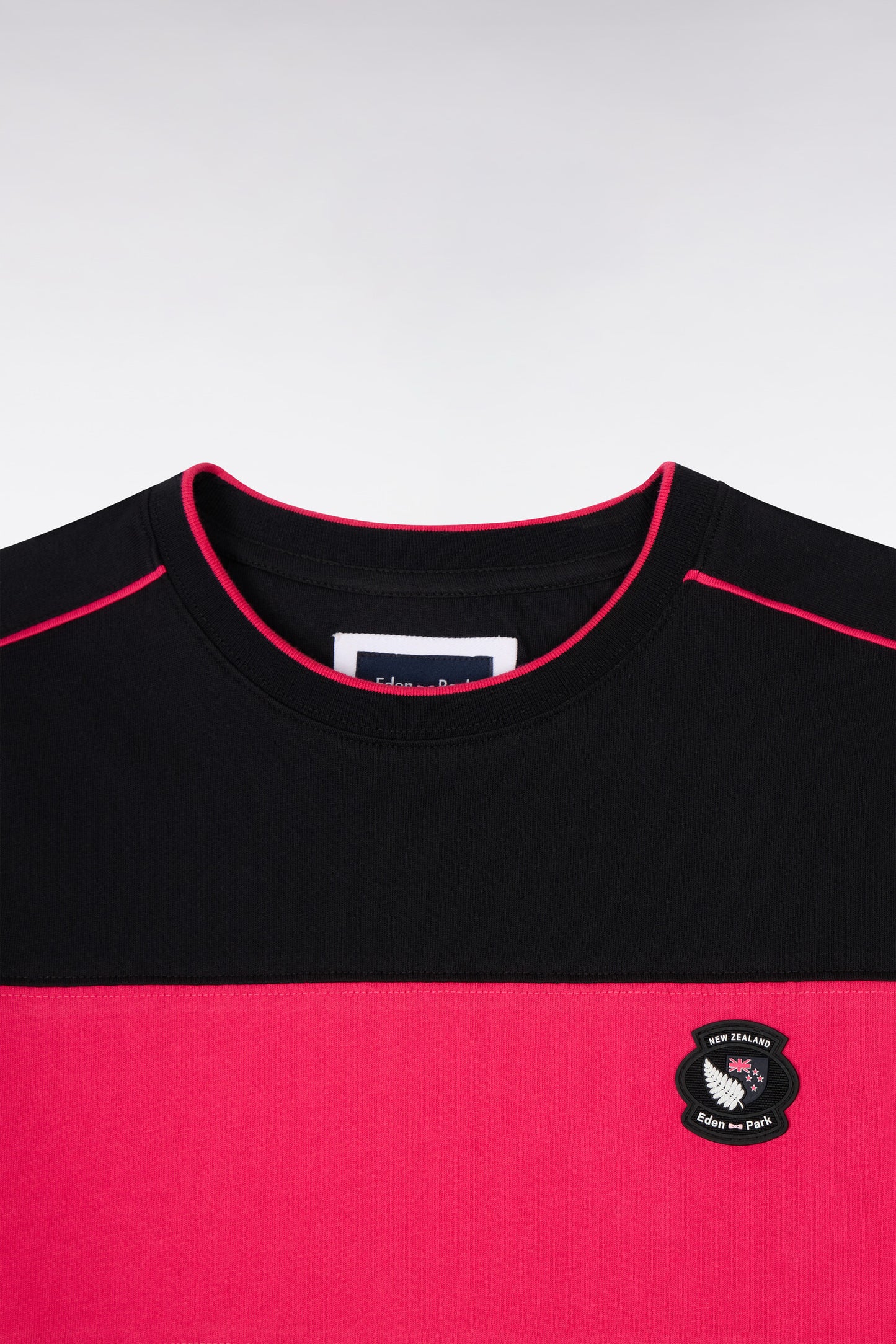 New Zealand short-sleeved T-shirt in black cotton with cutouts, regular fit