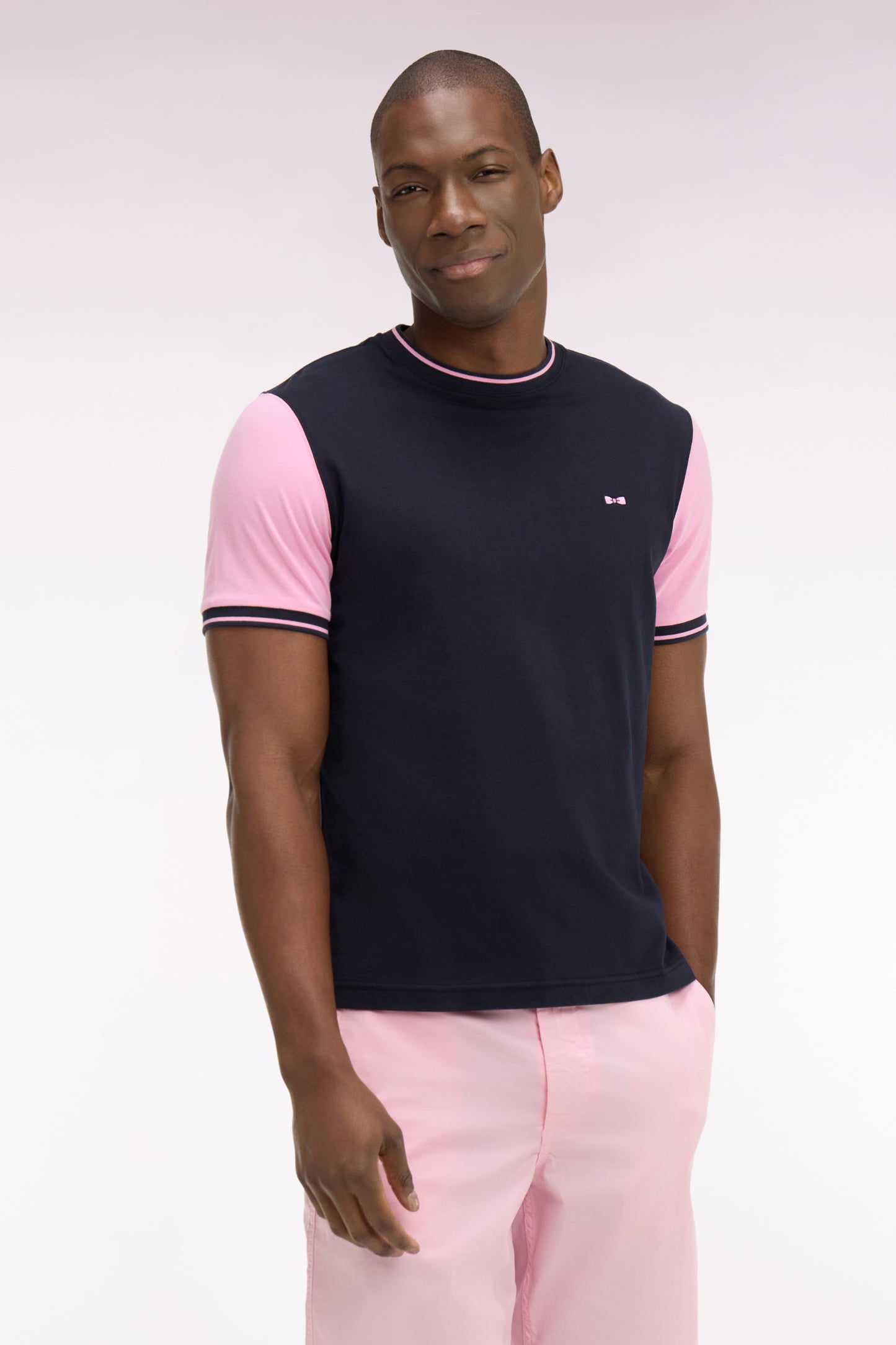 T-shirt à manches courtes en coton marine manches roses coupe regular