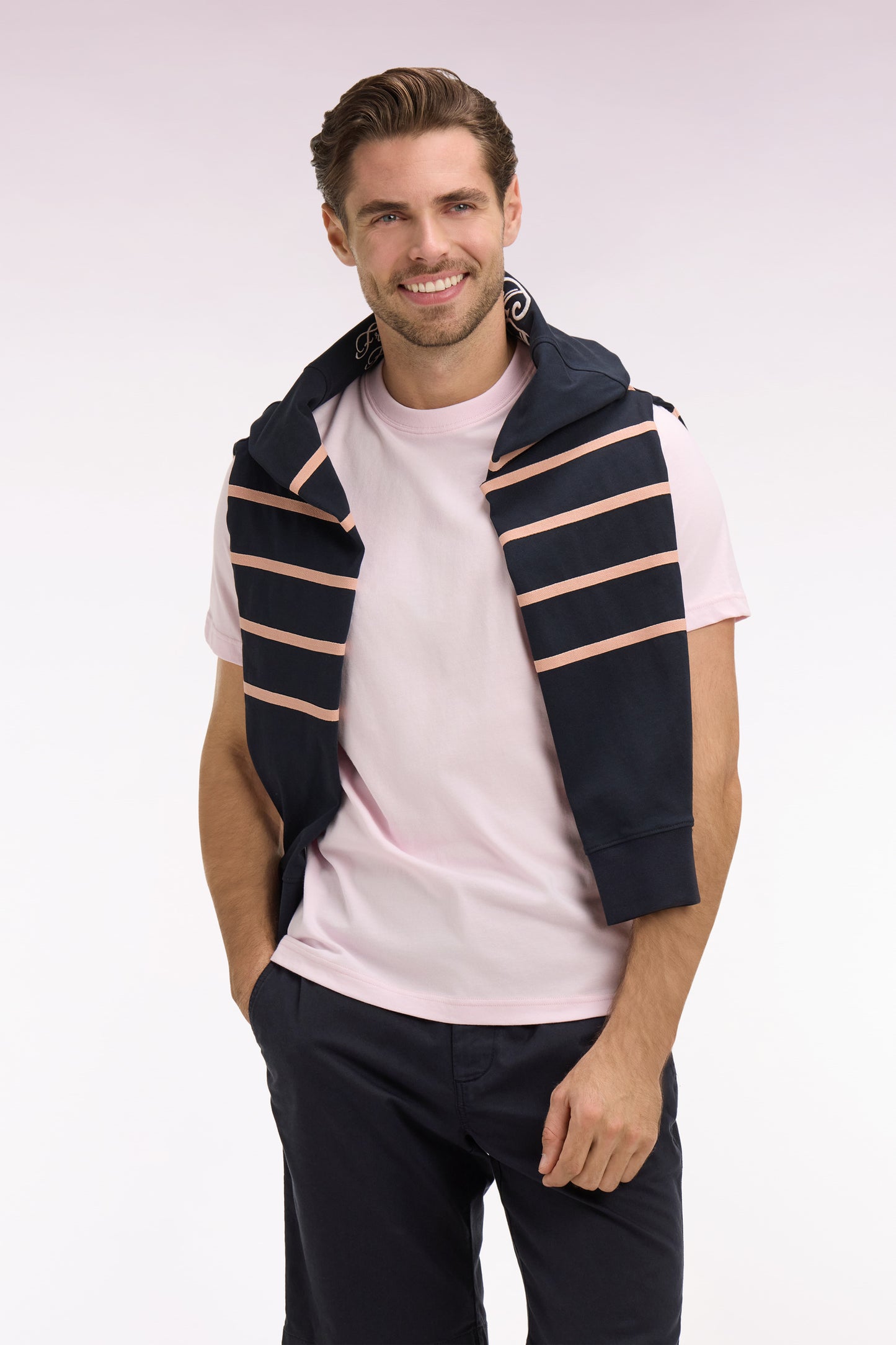 Short-sleeved T-shirt with pink back screen print, regular fit