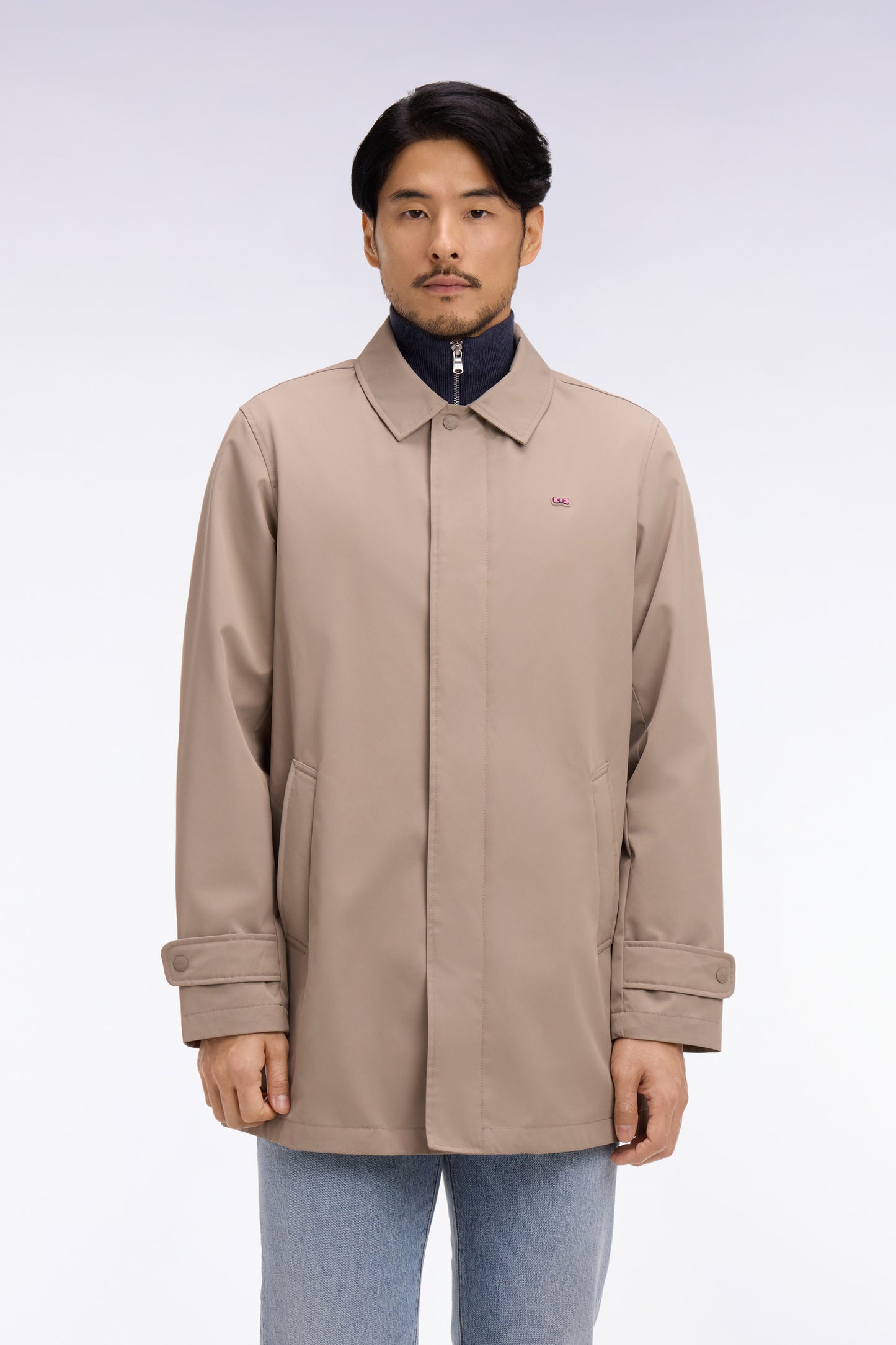 Imperméable court en nylon grège